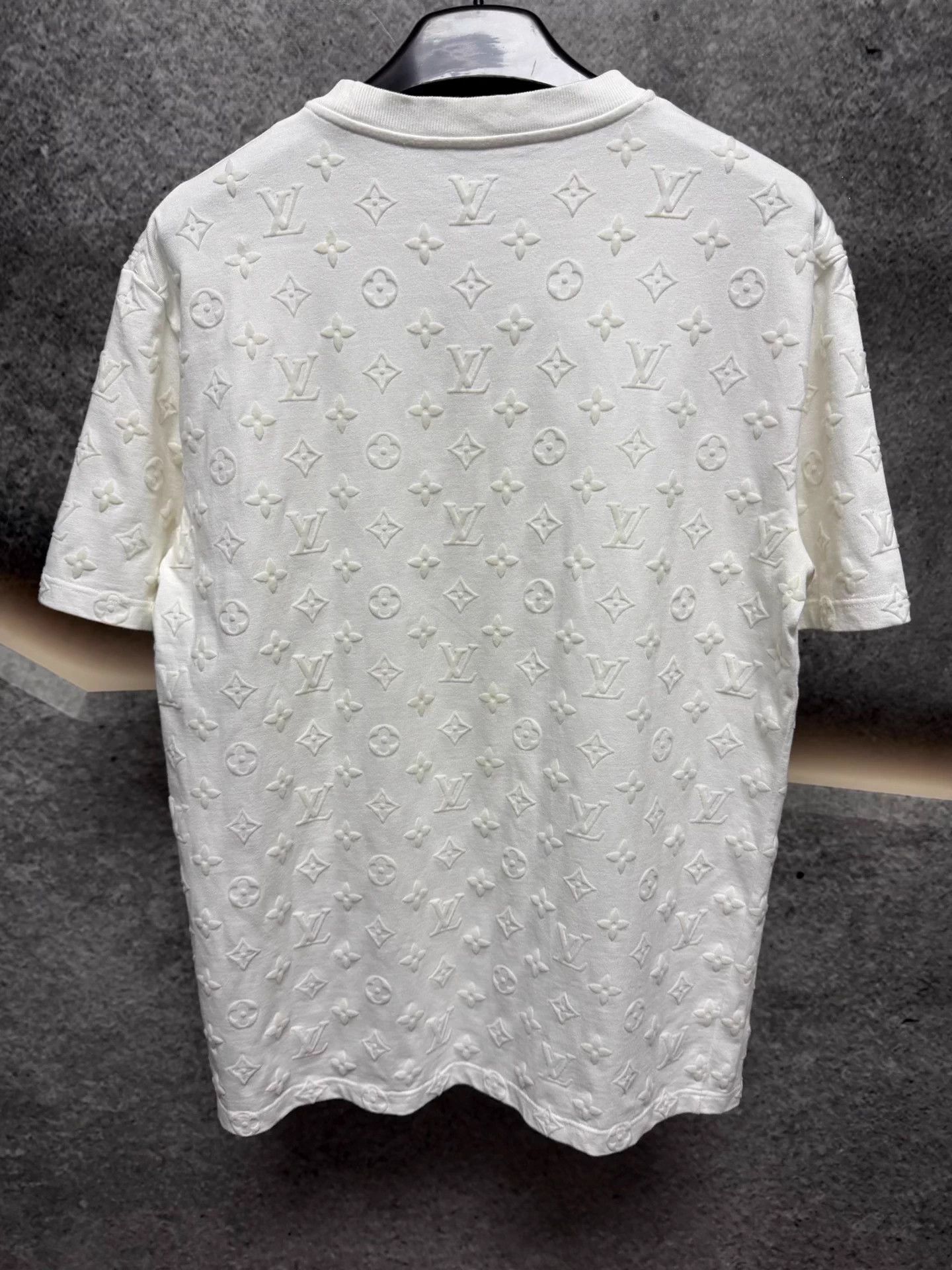 Louis Vuitton LV white flocked monogram short sleeve T-shirt XL Size US XL / EU 56 / 4 - 2 Thumbnail