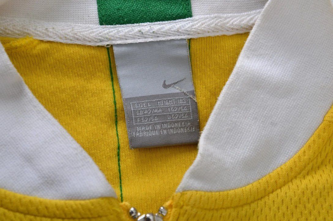Vintage NIKE BRAZIL RONALDINHO #10 VINTAGE 00s TRACK FOOTBALL JACKET Size US L / EU 52-54 / 3 - 5 Thumbnail
