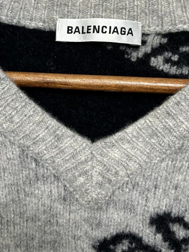 Balenciaga Balenciaga size 36 Sweater with gray bullet screen logo swe Size US M / EU 48-50 / 2 - 4 Thumbnail