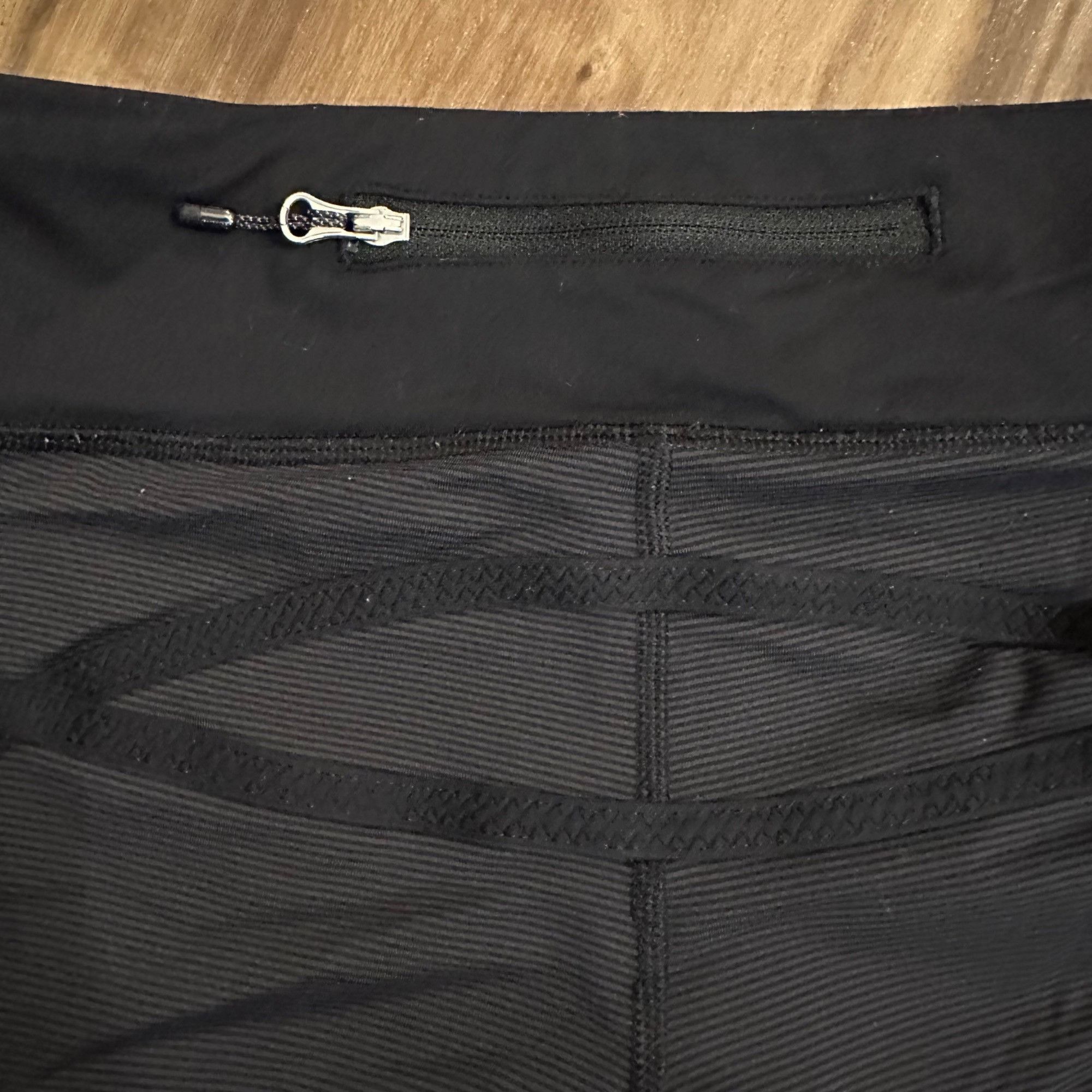 Lululemon Lululemon Run Pace Crop black/gray striped ruched sides acti Size 28" / US 6 / IT 42 - 7 Thumbnail
