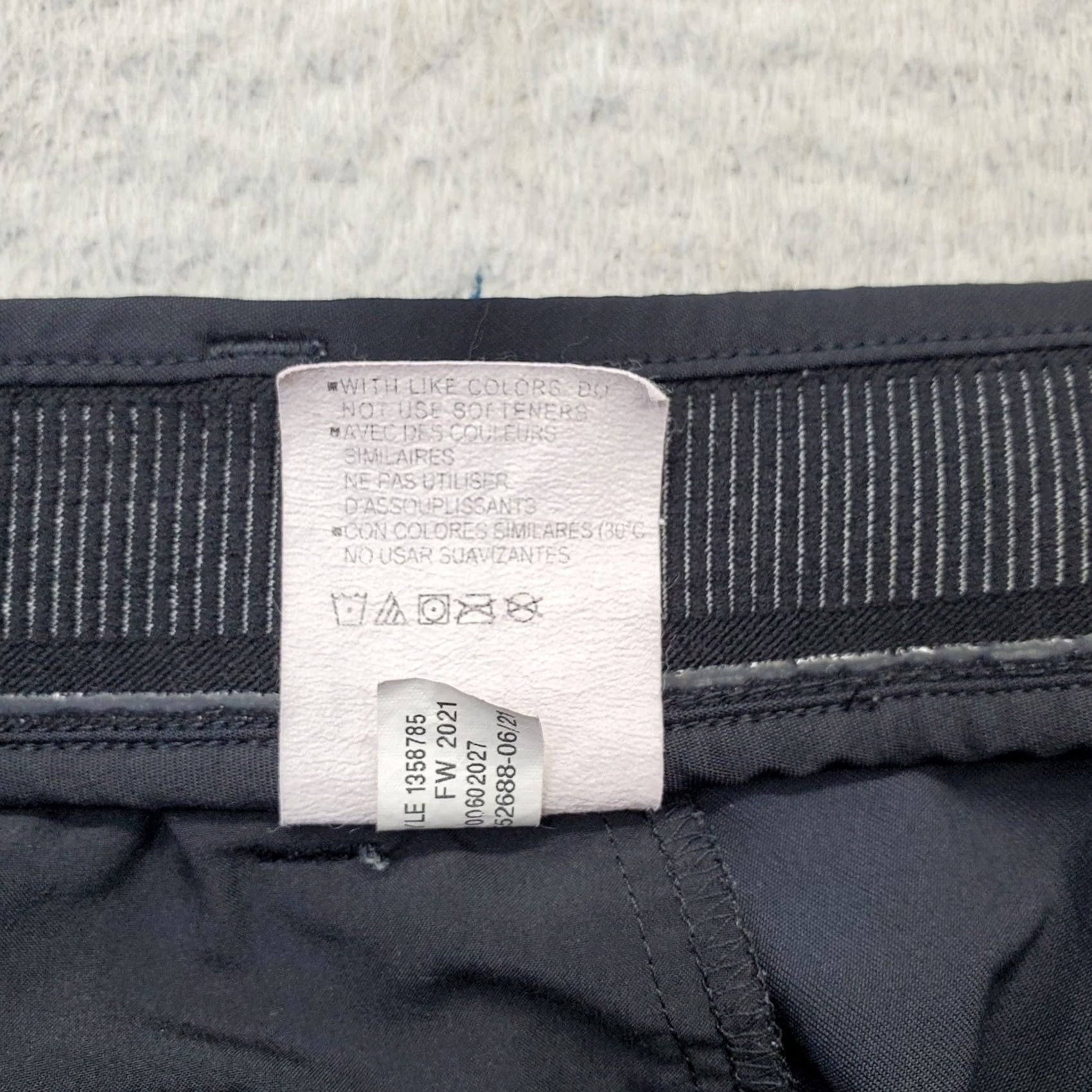 Under Armour Under Armour Mens Chino Shorts 36 Black Flat Front Low Waist Slash Pocket Casual 8.5 Inseam Regular Fit Nylon Button Front Pockets Clothing Mens Size US 36 / EU 52 - 8 Thumbnail