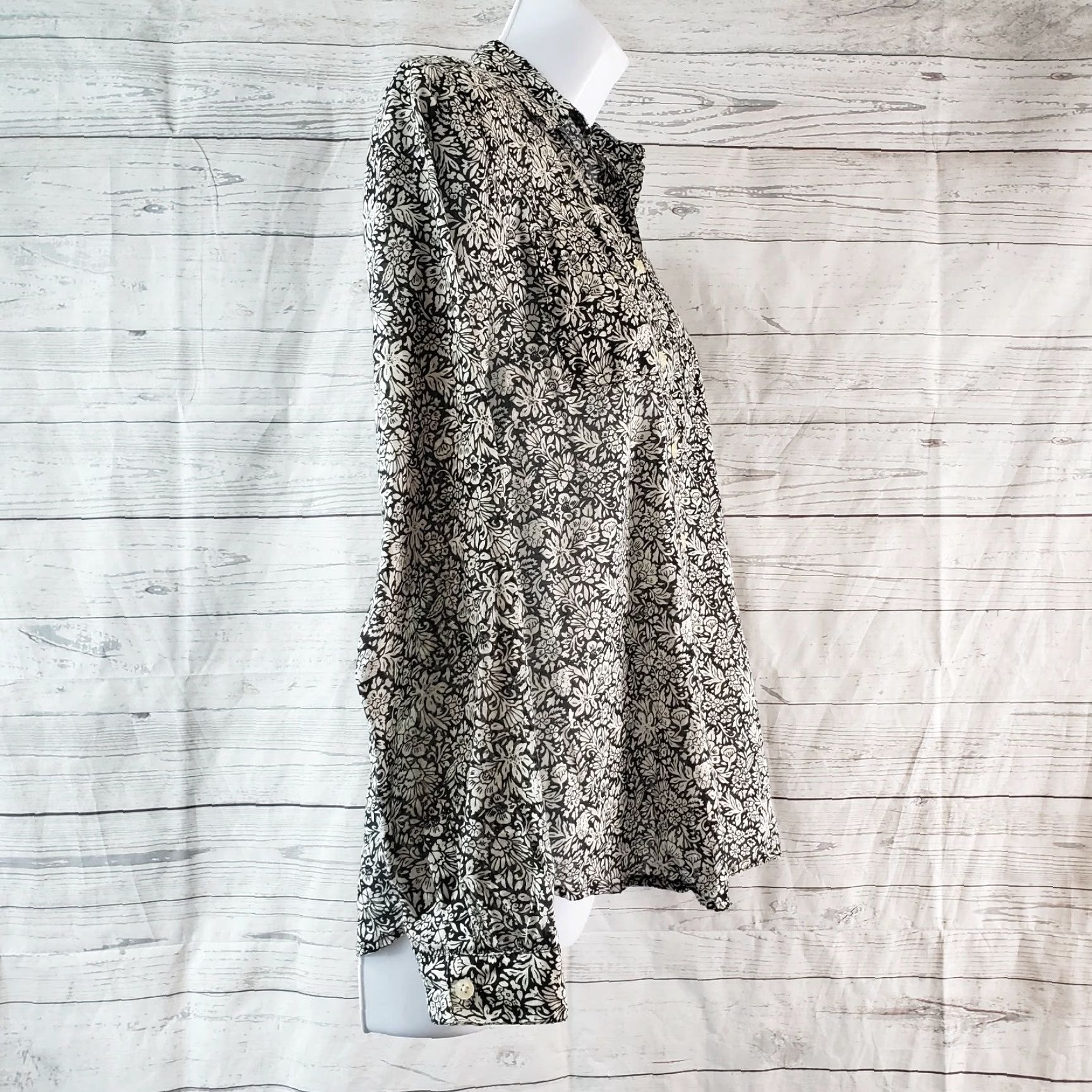 Ann Taylor **Ann Taylor LOFT Womens Button Front Shirt Size XS Black Floral Sheer** User: Ann Taylor LOFT Womens Button Front Shirt Size XS Black Floral Sheer Size XS / US 0-2 / IT 36-38 - 3 Thumbnail