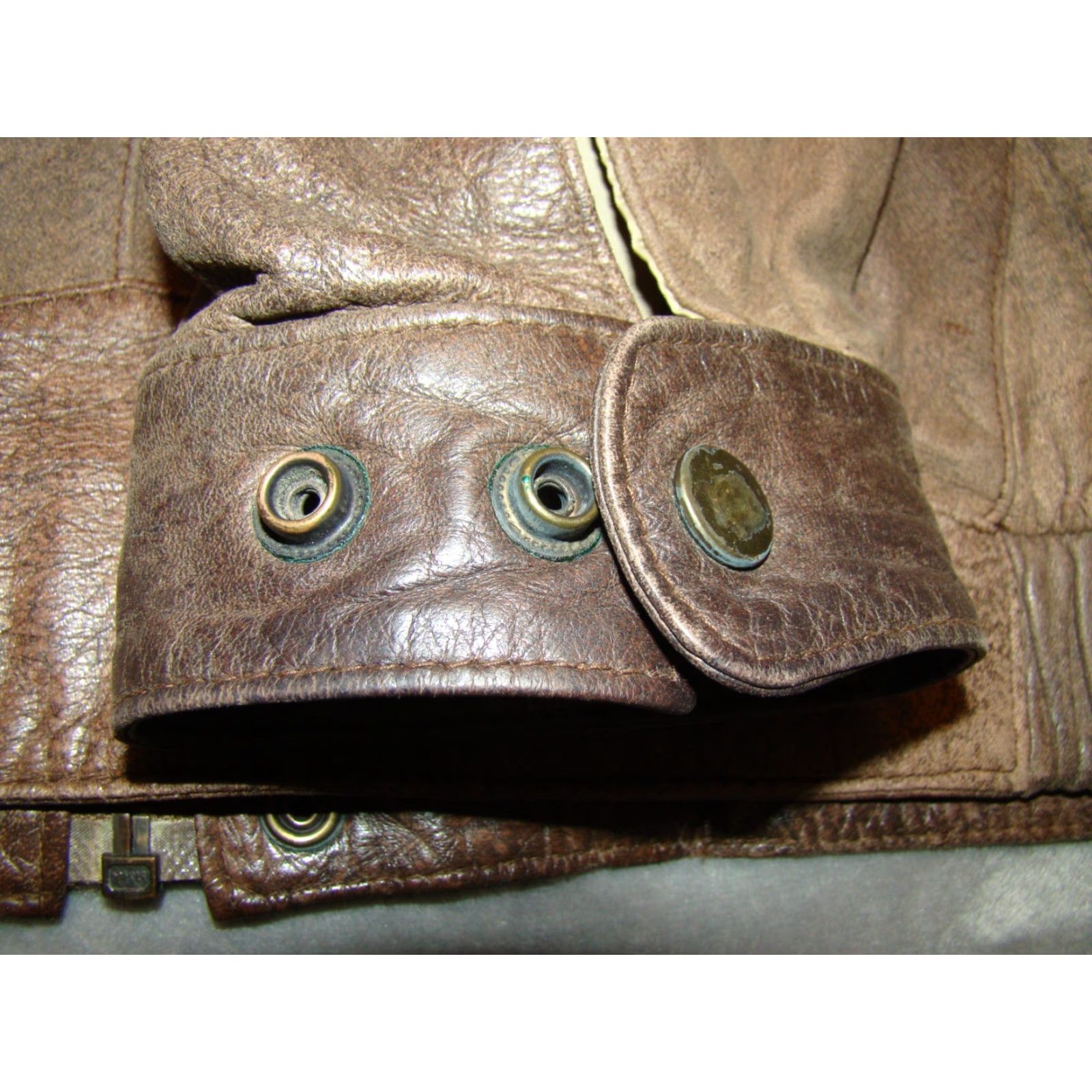 Vintage VINTAGE Adventure Bound Mens L Leather Bomber Jacket Short Brown Zip Snap Liner Removable Lining Epaulets Adjustable Cuffs 25" Armpit 22.5" Casual Size US L / EU 52-54 / 3 - 2 Thumbnail