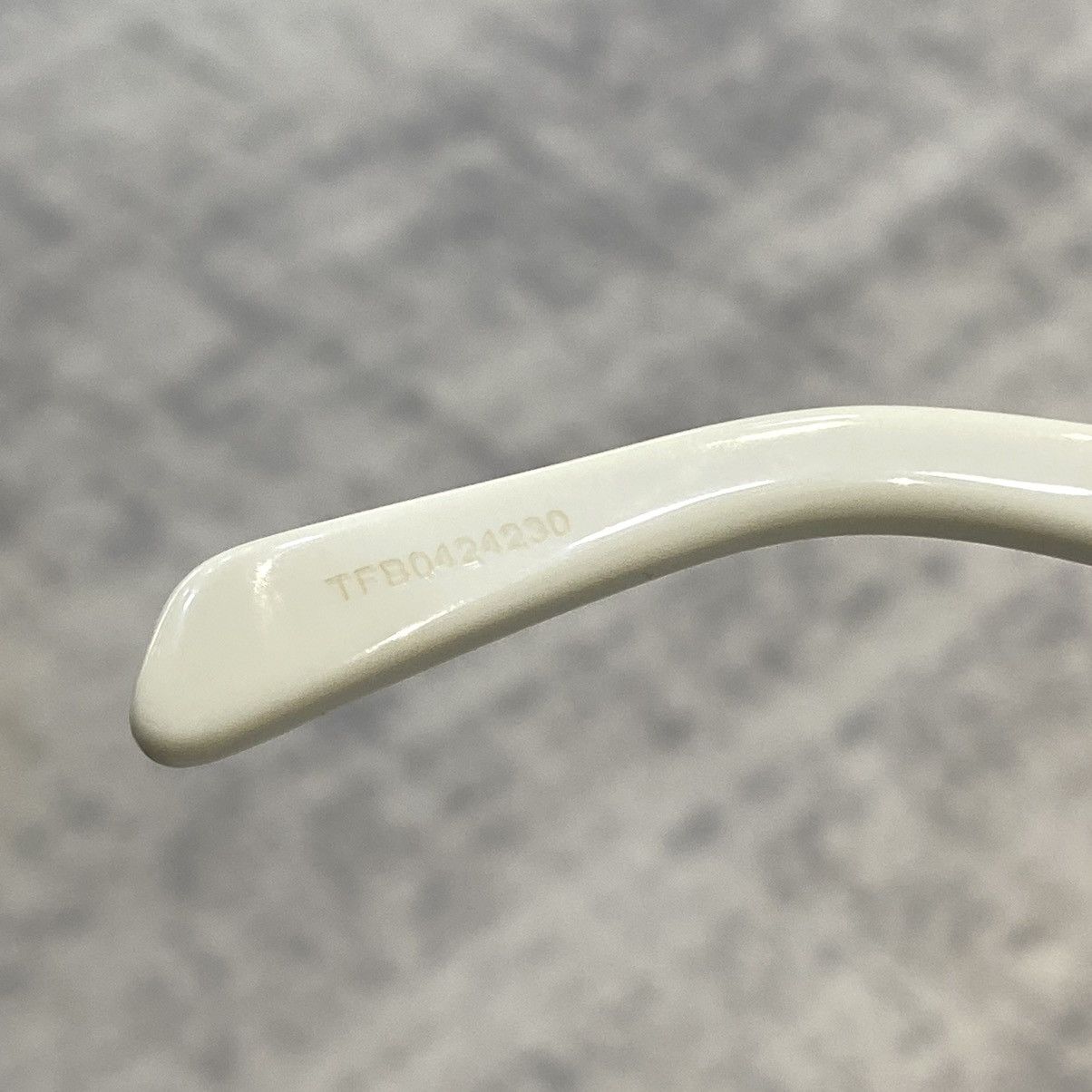 Celine CELINE Triomphe CL40269U Cat Eye Sunglasses WHITE Size ONE SIZE - 11 Thumbnail