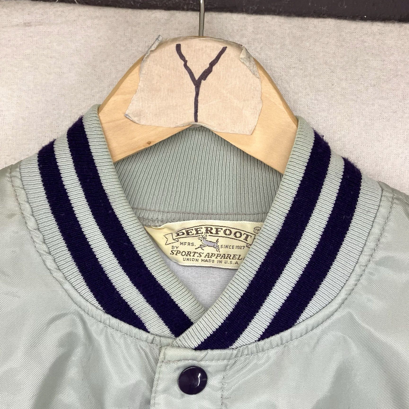 Vintage VINTAGE 80s Deerfoot Satin Snap Jacket Mens Large Gray Varsity Style USA Pockets Band Collar All Seasons Size US L / EU 52-54 / 3 - 4 Thumbnail