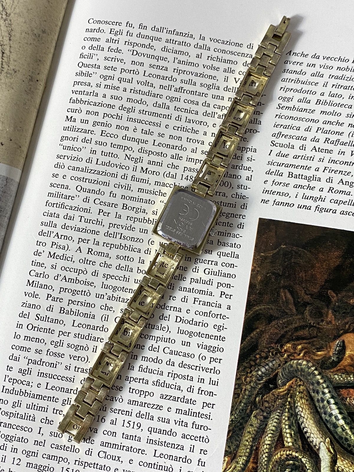 Japanese Brand Elegant Avon Quartz Watch - Gold Tone, Tested Working Size ONE SIZE - 7 Thumbnail