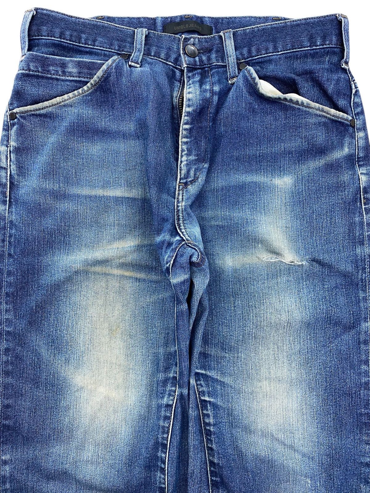 Uniqlo Uniqlo Faded Blue Wash Style Skinny Leg Jeans Size US 32 / EU 48 - 2 Thumbnail