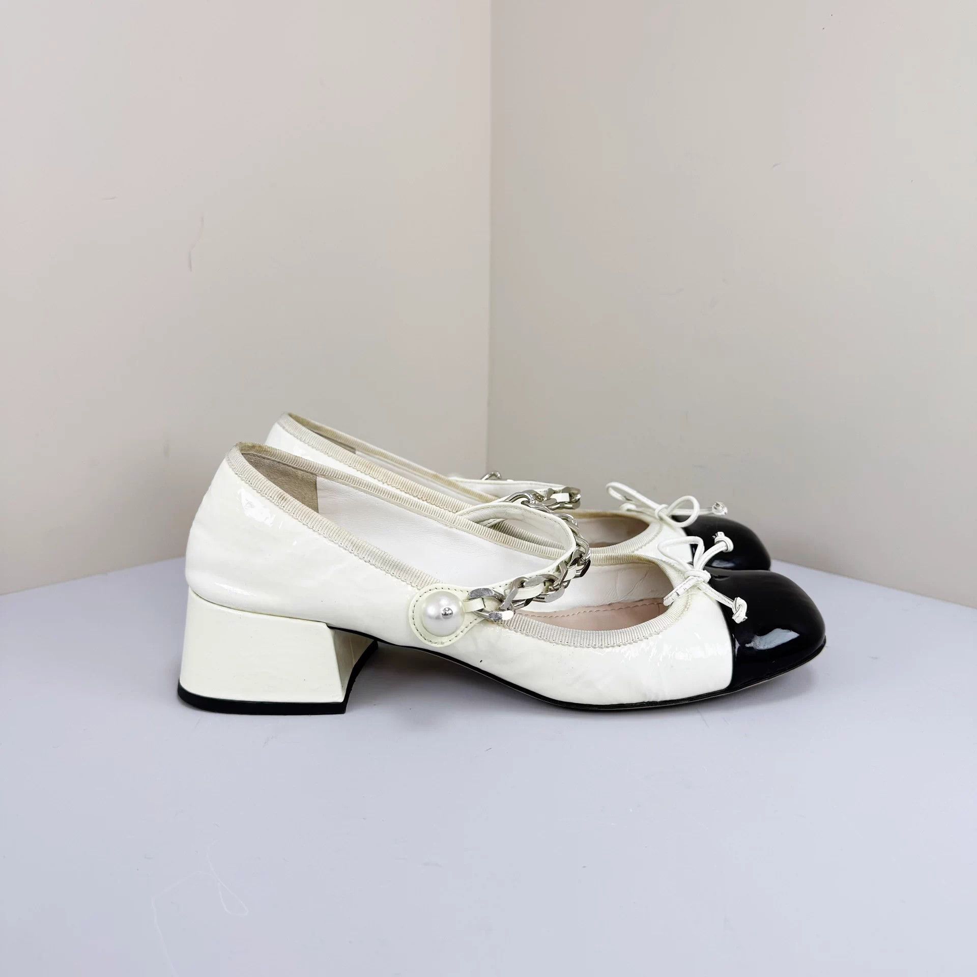 Miu Miu MIU MIU Patent Leather Bow Mary Janes EUR 38 Size US 8 / IT 38 - 4 Thumbnail