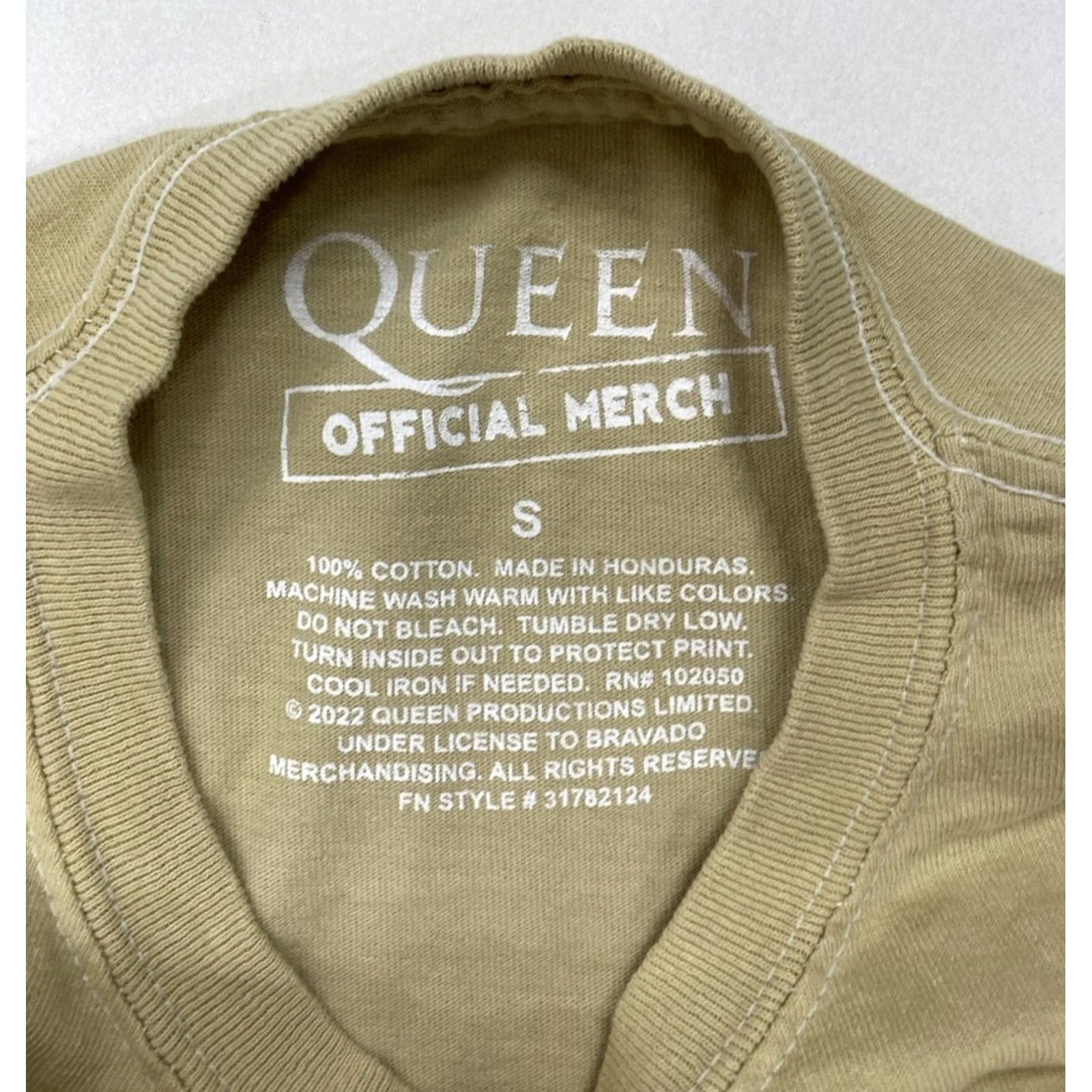 Vintage Queen T-Shirt Women's Small Yellow Music Retro 1977 NYC Graphic Crew Neck Short Sleeve Cotton Shirt Size S / US 4 / IT 40 - 6 Thumbnail