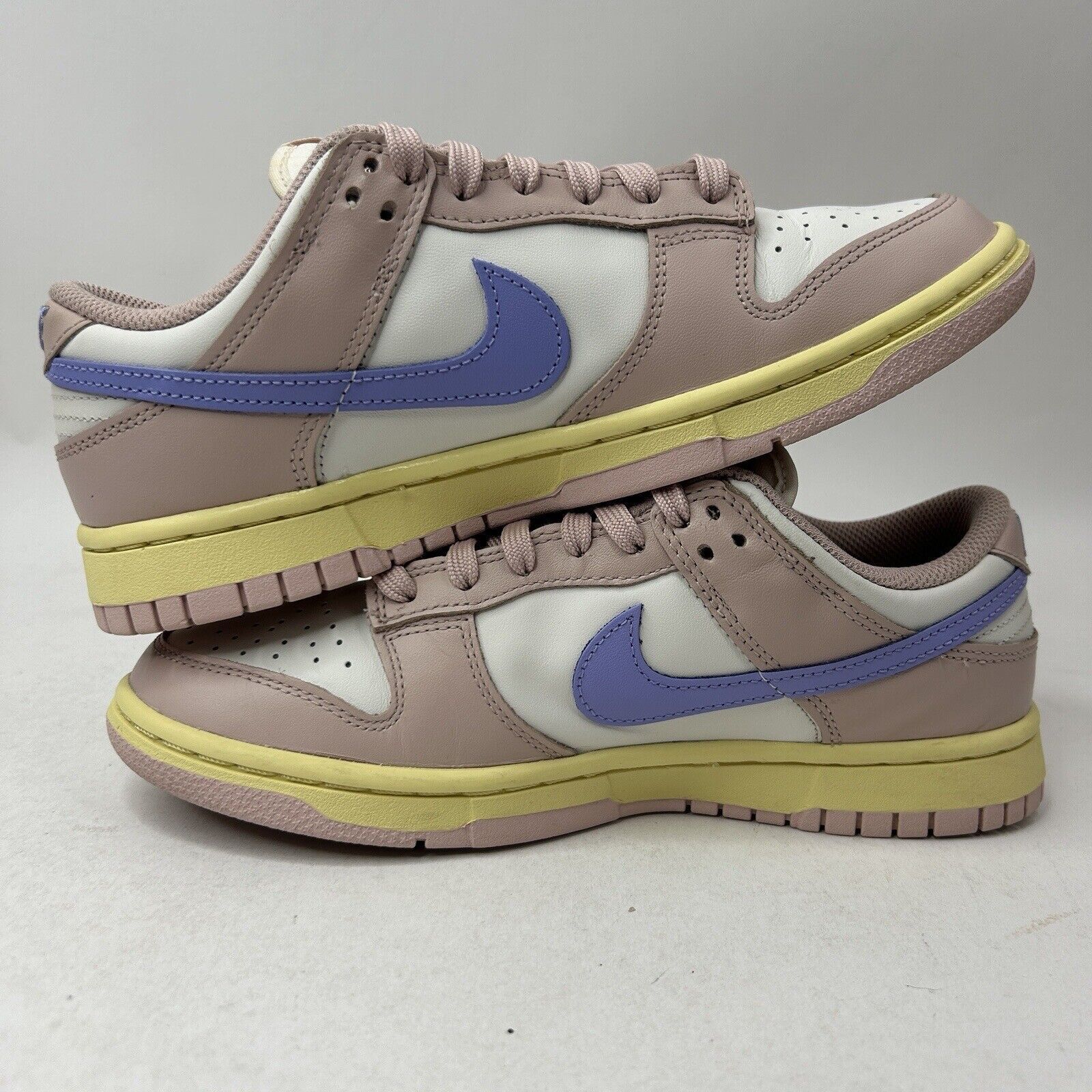 Nike Nike Dunk Low WMNS “Pink Oxford” 2023 Size US 8 / IT 38 - 3 Thumbnail