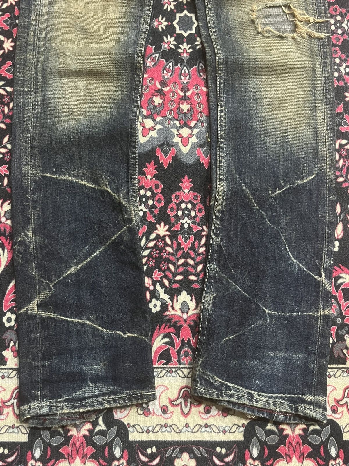 Undercover Varosh Blowout Distressed Mud Whisker Washed Zipper Leg Jean Size US 29 - 11 Thumbnail