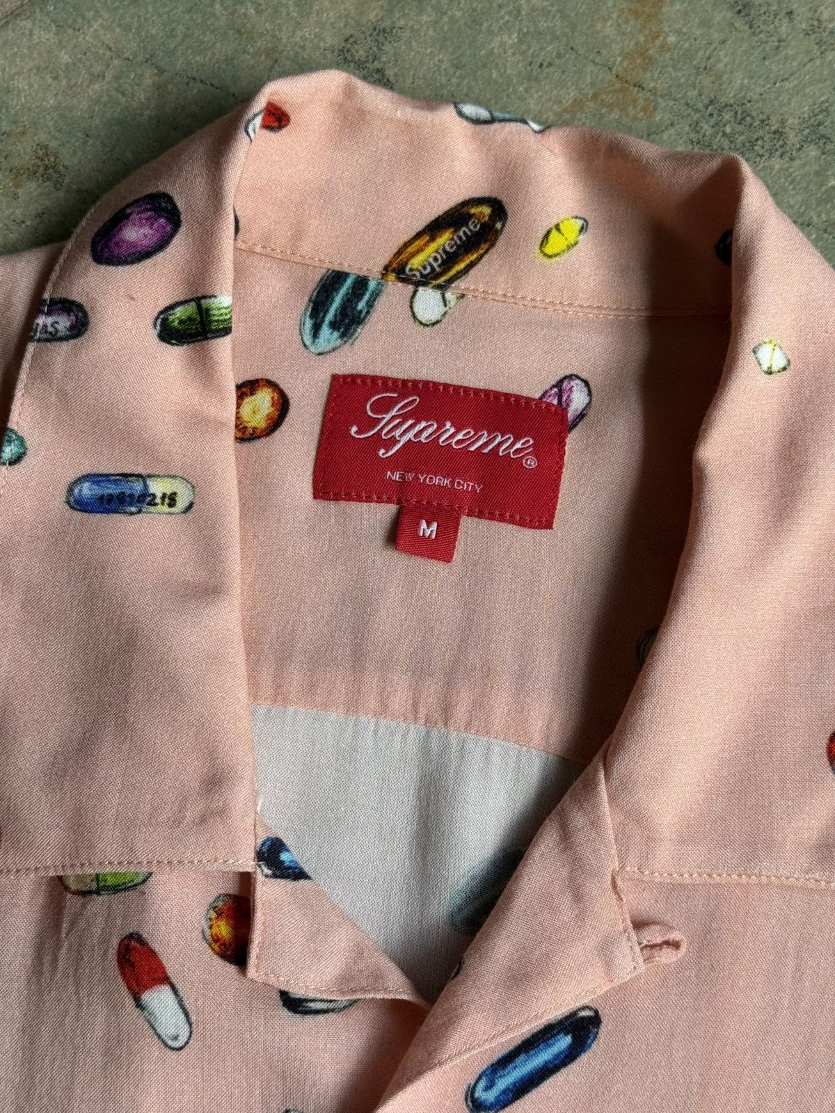 Supreme 2017 Pills button up shirt Size US M / EU 48-50 / 2 - 3 Thumbnail
