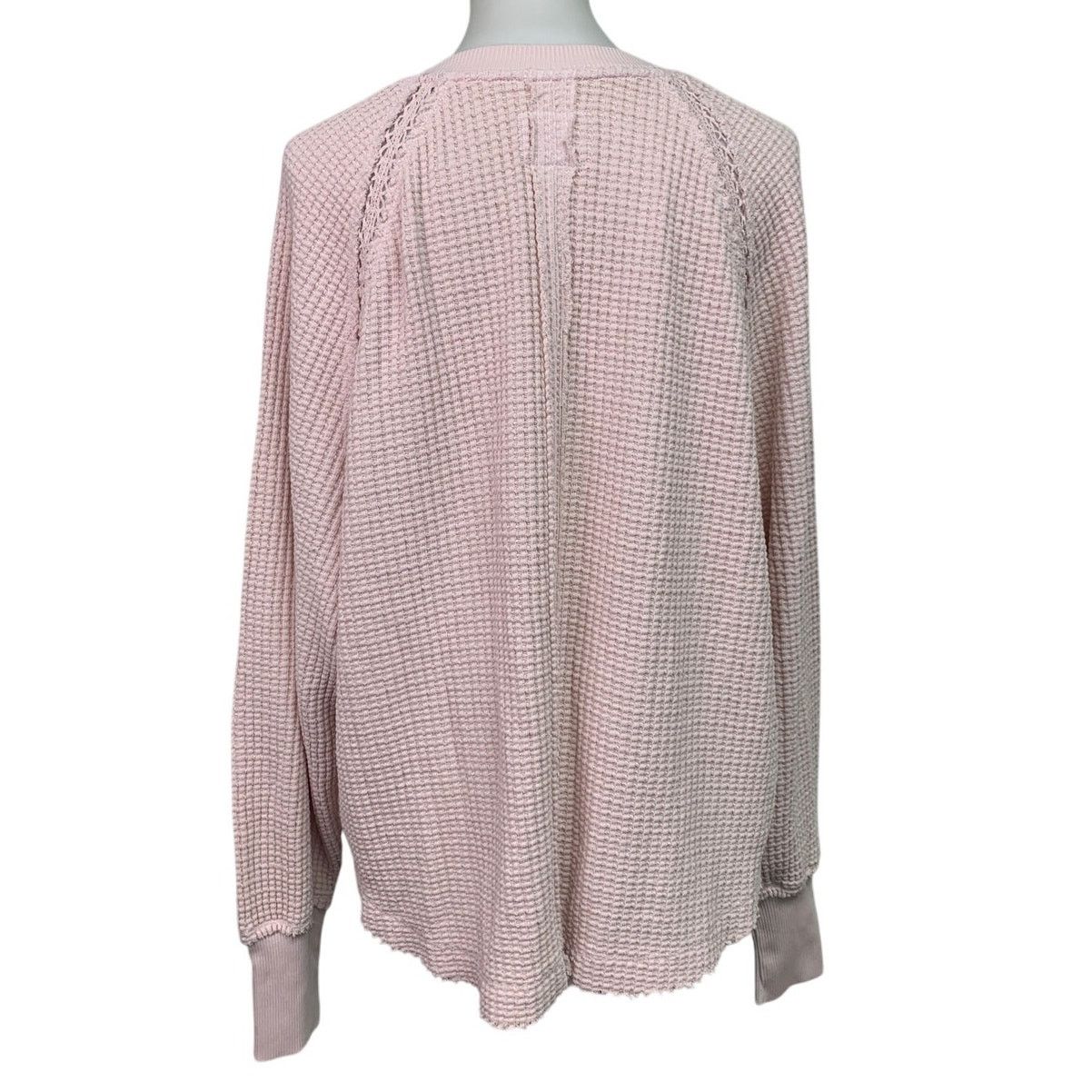 American Eagle Outfitters American Eagle Womens Medium Waffled Lace Deep VNeck Sweater Size M / US 6-8 / IT 42-44 - 4 Thumbnail