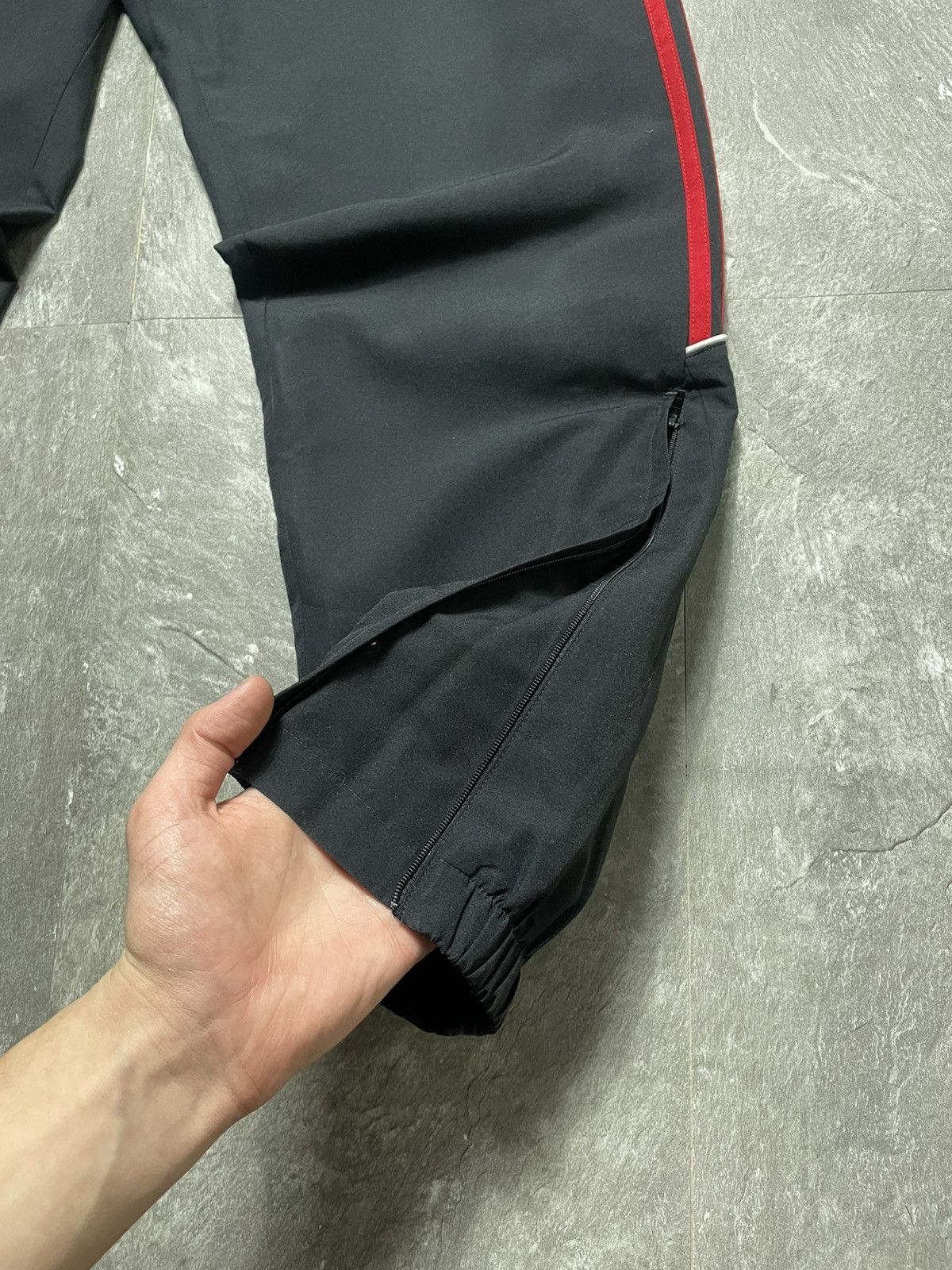 Adidas Adidas Liverpool Vintage Soccer Football Sweatpants Joggers Size US 30 / EU 46 - 2 Thumbnail
