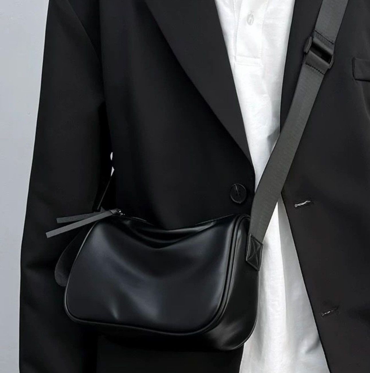 Outdoor Retro Fashion Pouch Bag Crossbody Shoulder Bag in Black, Men's