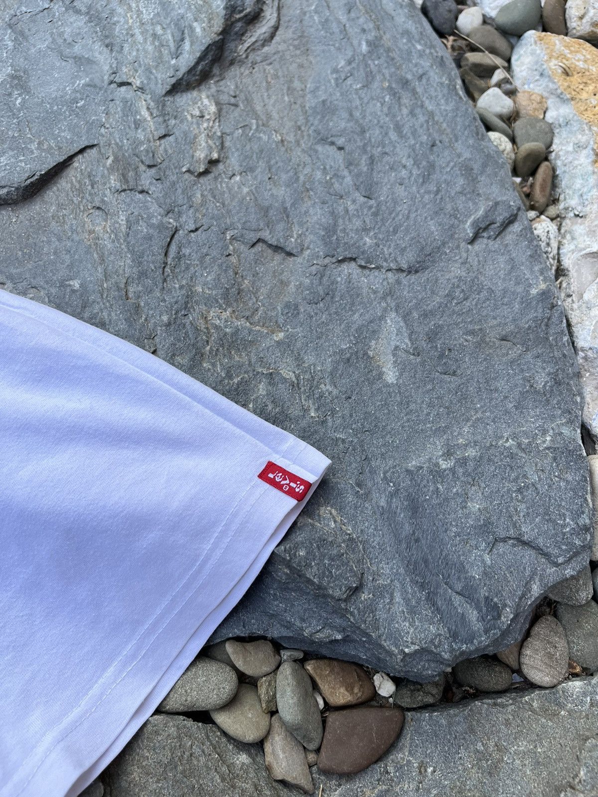 Levi's × Levi's Vintage Clothing × Vintage Levi’s vintage y2k basic distressed tee t-shirt cropped Size US M / EU 48-50 / 2 - 12 Thumbnail
