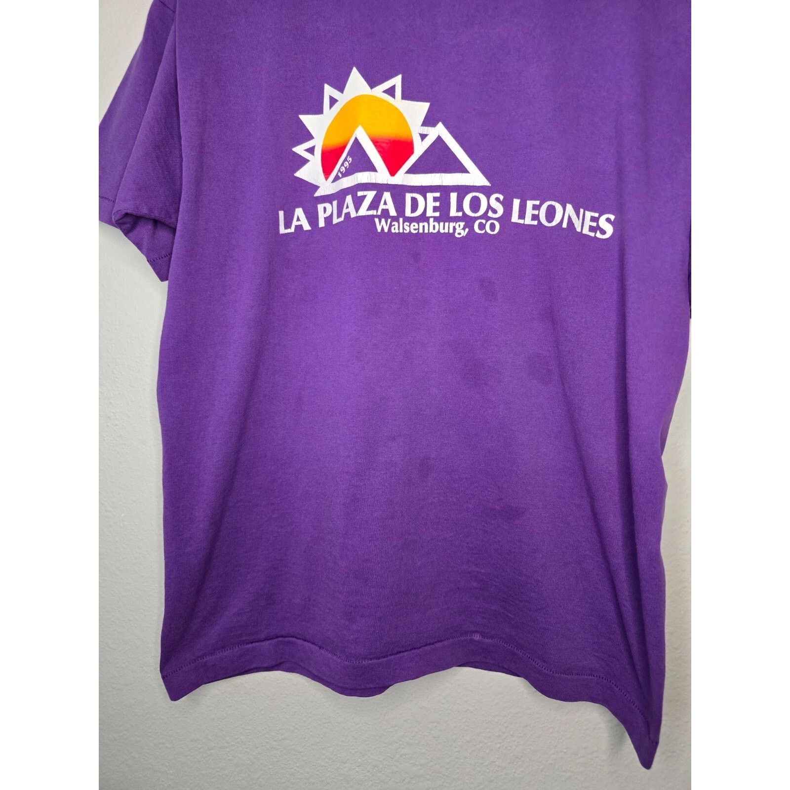 Vintage Vintage Walsenburg Shirt La Plaza De Los Leones Purple Tee L Size US L / EU 52-54 / 3 - 2 Thumbnail