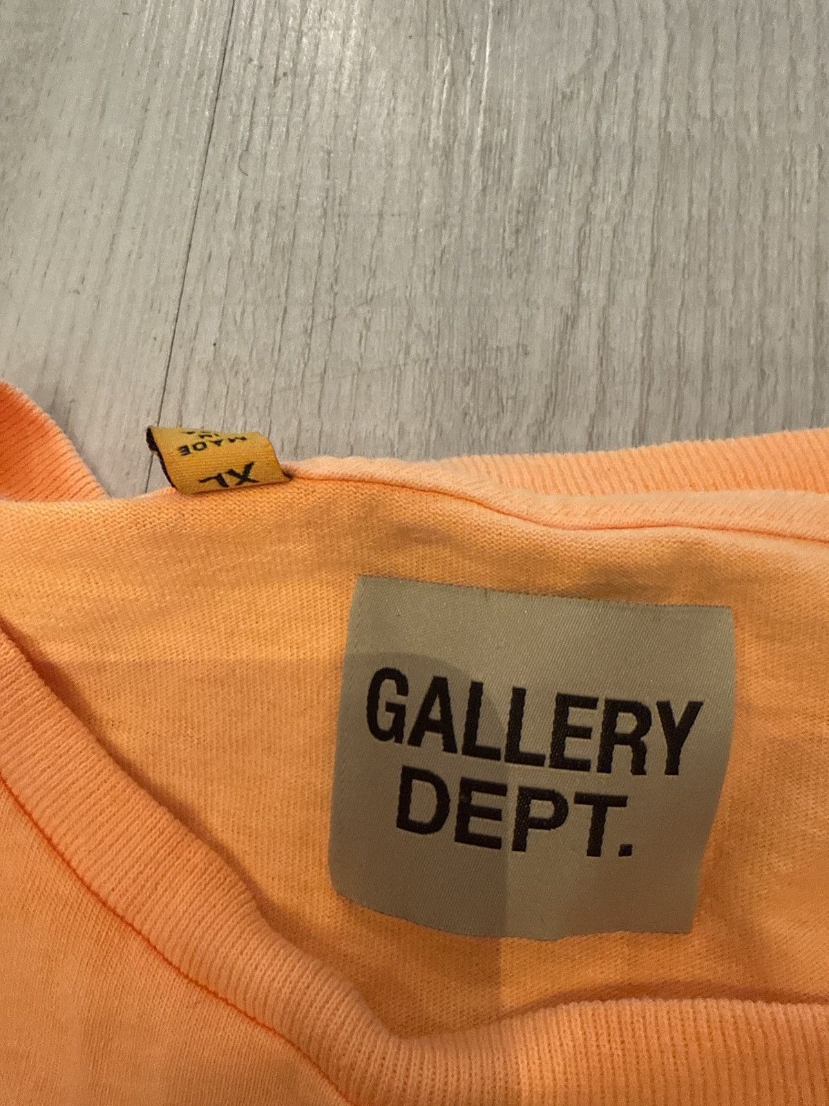 Gallery Dept. Gallery department French logo tee highlighter orange Size US XL / EU 56 / 4 - 4 Thumbnail