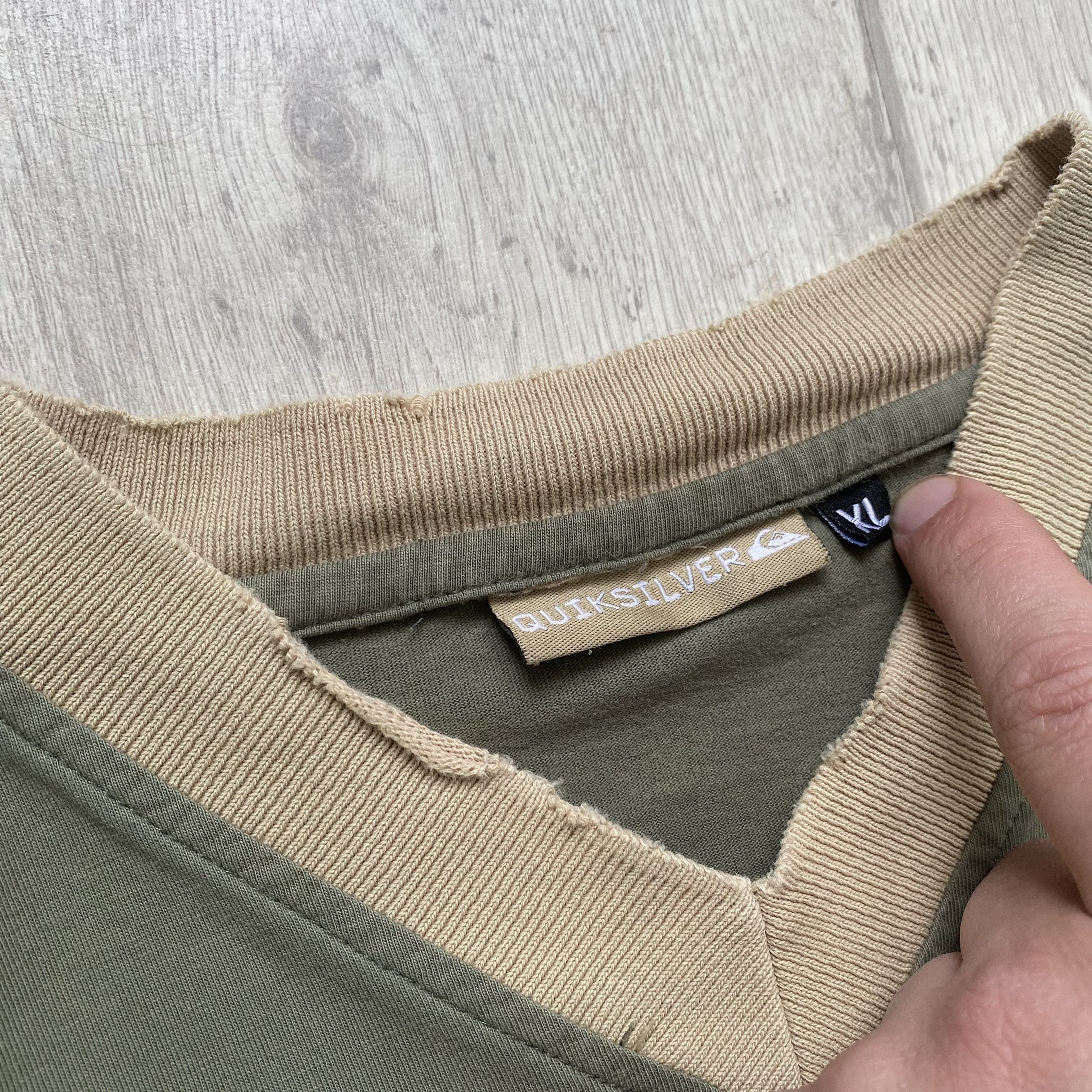 Quiksilver 🏄🏼‍♂️ Thrashed Vintage 90s Quiksilver tee V-neck Surfer Size US XL / EU 56 / 4 - 7 Thumbnail