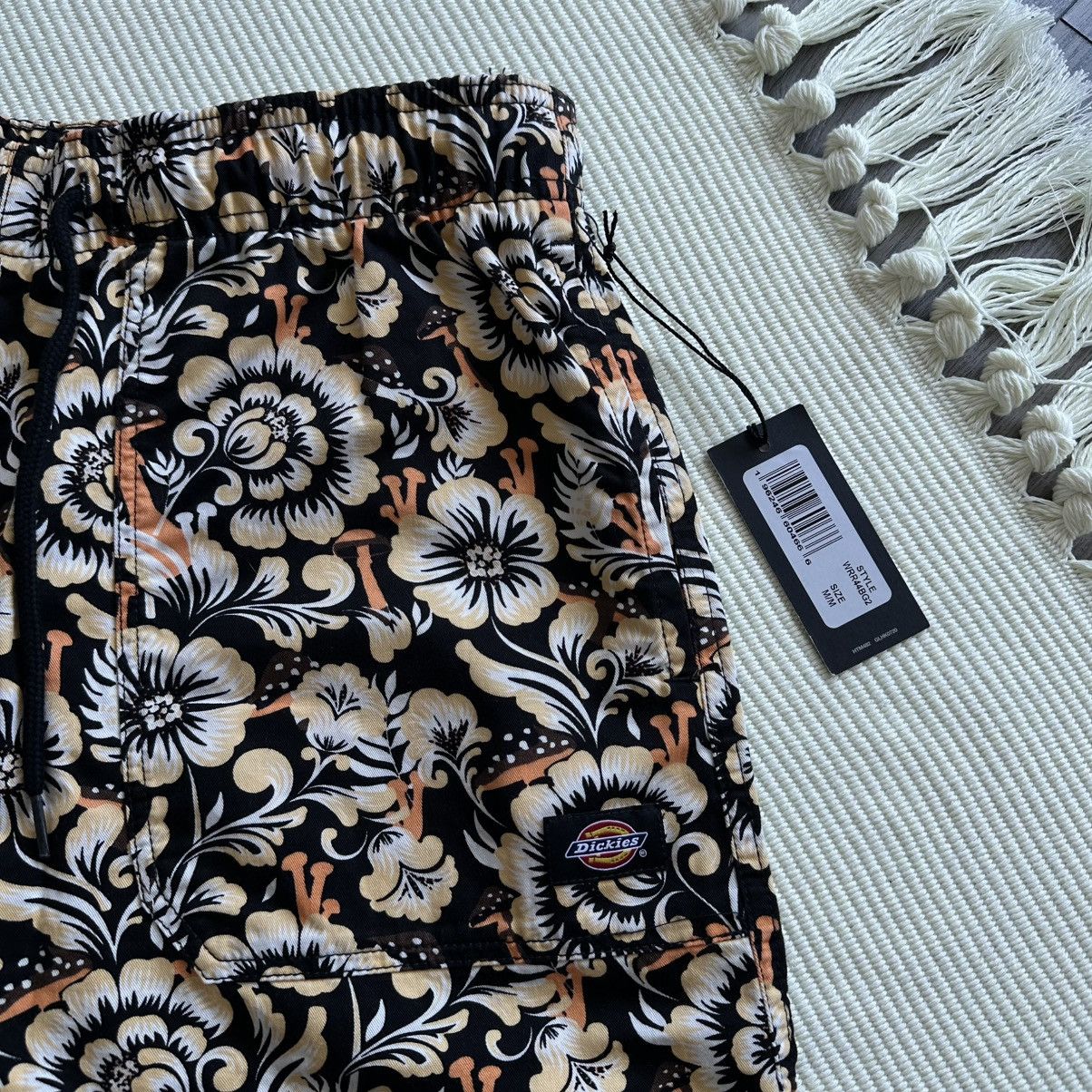 Dickies Dickies Roseburg Floral-Print Relaxed-Fit Shorts Size US 32 / EU 48 - 2 Thumbnail