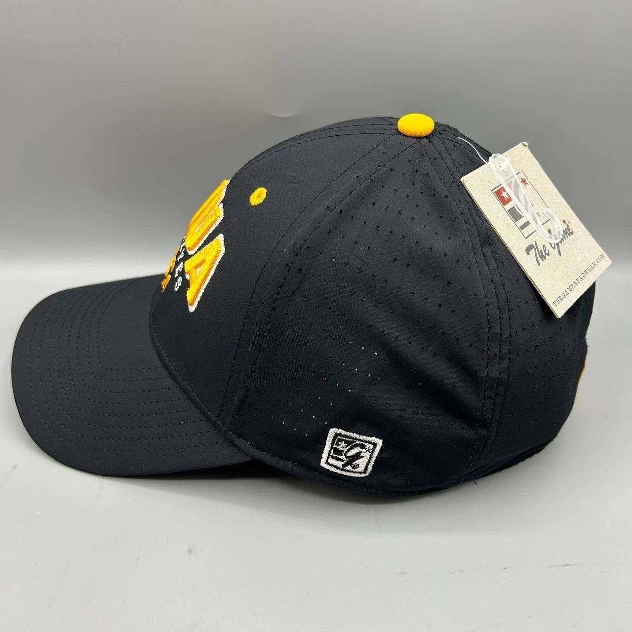 The Game Iowa Hawkeyes NCAA Hat Men Black M-L The Game Stretch Fitted Size ONE SIZE - 6 Thumbnail