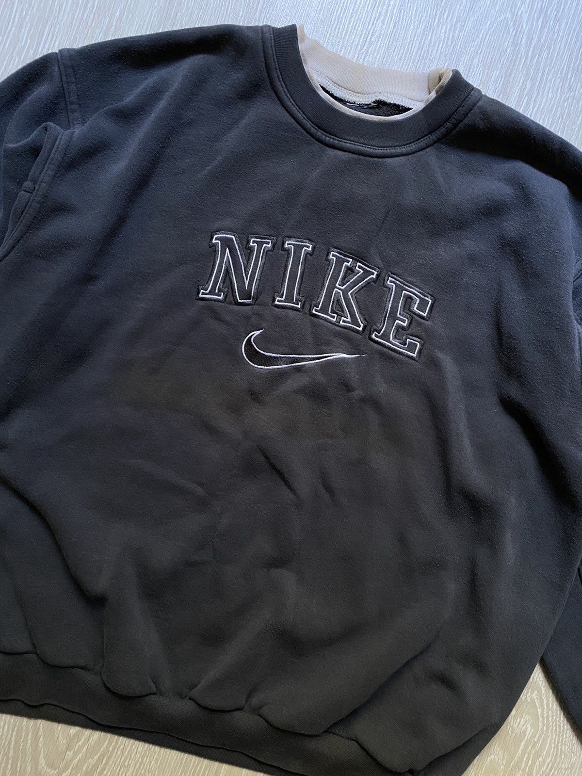 Nike × Vintage Vintage Nike Big Logo Sweatshirt Y2K Style Faded Size M Size US M / EU 48-50 / 2 - 2 Thumbnail