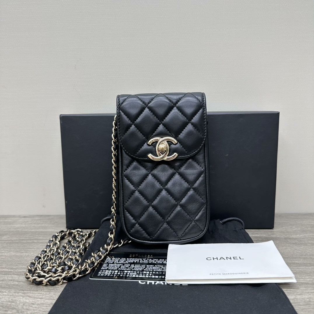 Chanel Pre-loved Bag Very good condition Size ONE SIZE - 1 Thumbnail