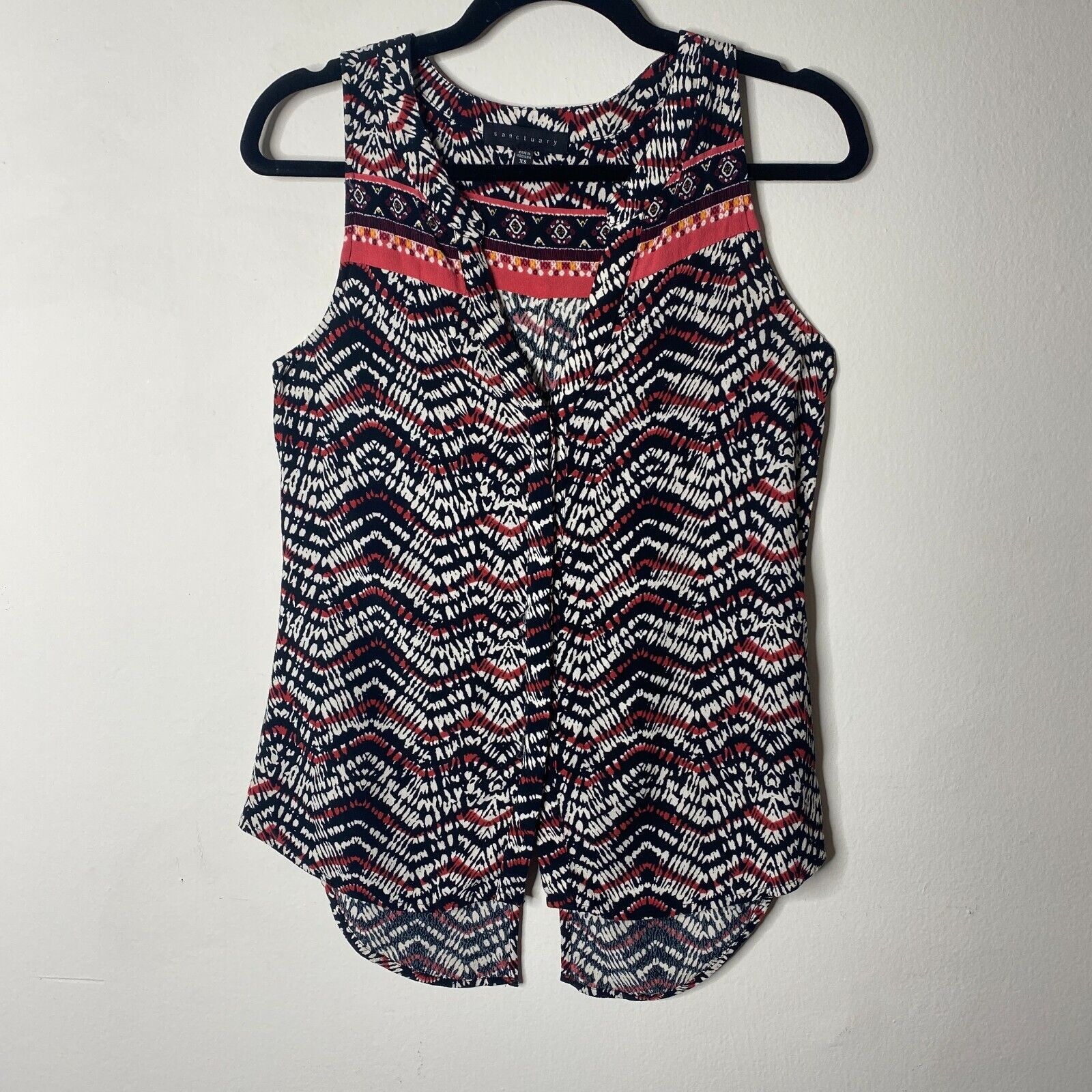 Sanctuary Sanctuary Black Tribal Chevron Split V-Neck Button Tank XS Size XS / US 0-2 / IT 36-38 - 1 Thumbnail