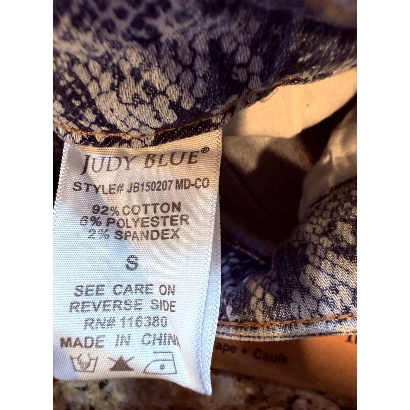 Denime Judy Blue Cut-Off Denim Shorts Women Sz S Mid-Rise Blue Snake Print Stretchy Short Jeans Size 28" / US 6 / IT 42 - 5 Thumbnail