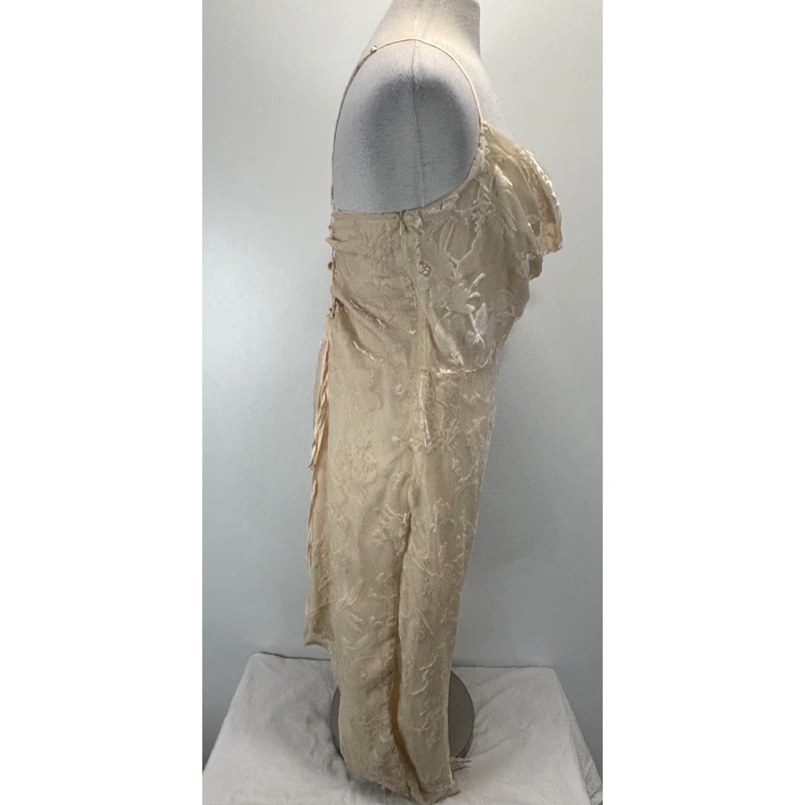 PrettyLittleThing PrettyLittleThing Dress Women 14 Ivory Floral Velvet Cowl Neck Sleeveless Lace Up Asymmetric Party Cocktail Womens Size XL / US 12-14 / IT 48-50 - 4 Thumbnail