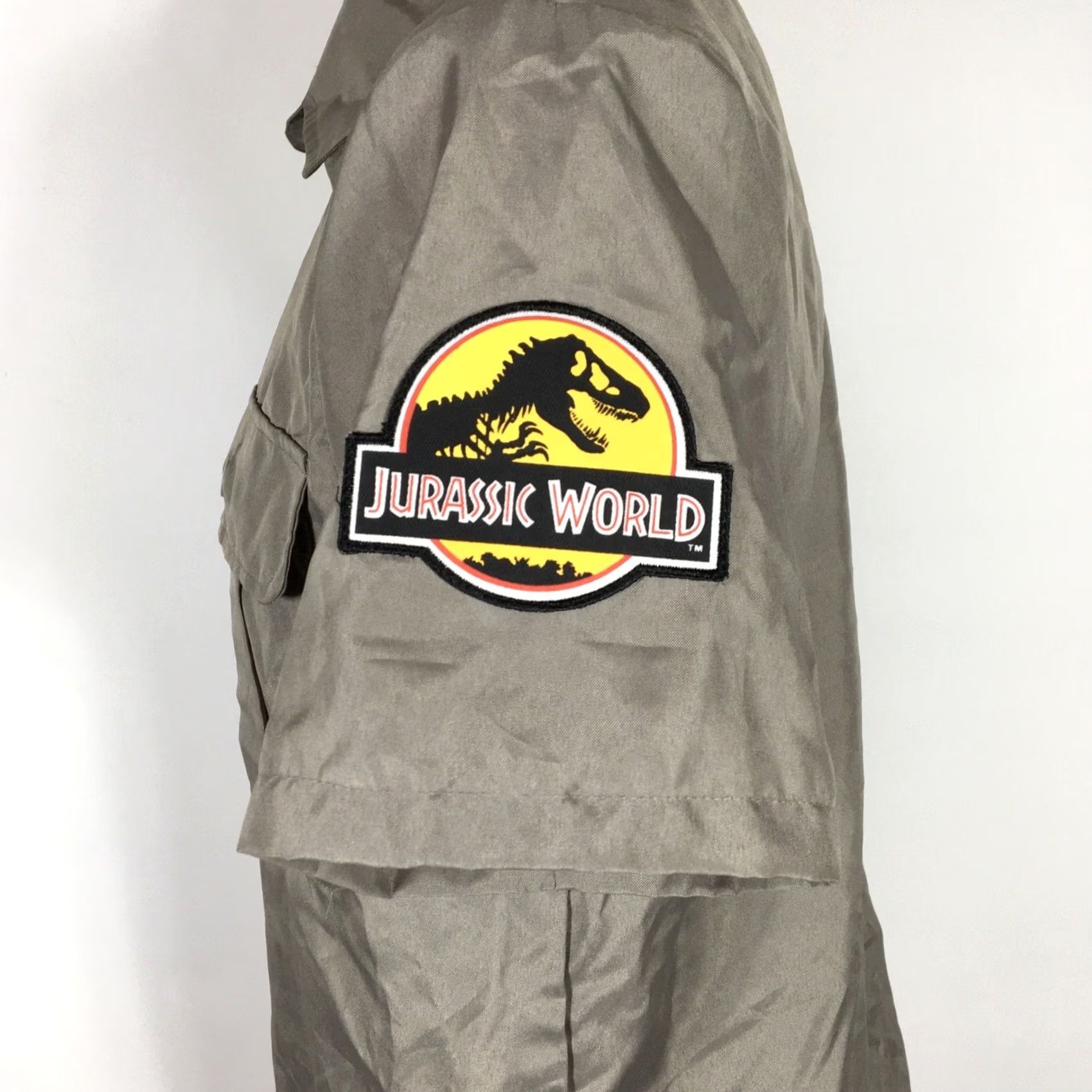 Vintage Jurassic World Mens M Gray Greige Park Specialist Employee Costume Universal Short Sleeve Button-Up Shirt Casual Travel Regular Fit Mens Size US M / EU 48-50 / 2 - 6 Thumbnail