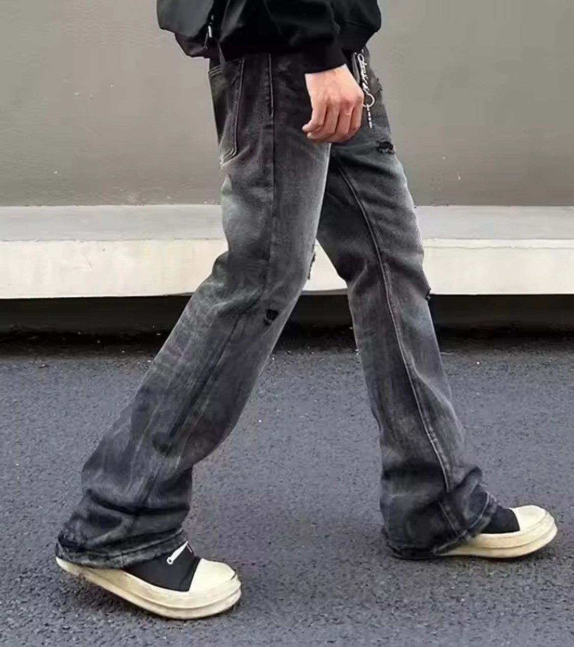 Jean Distressed Denim Jeans – Slim Fit – Ripped Detailing Size US 30 / EU 46 - 2 Thumbnail