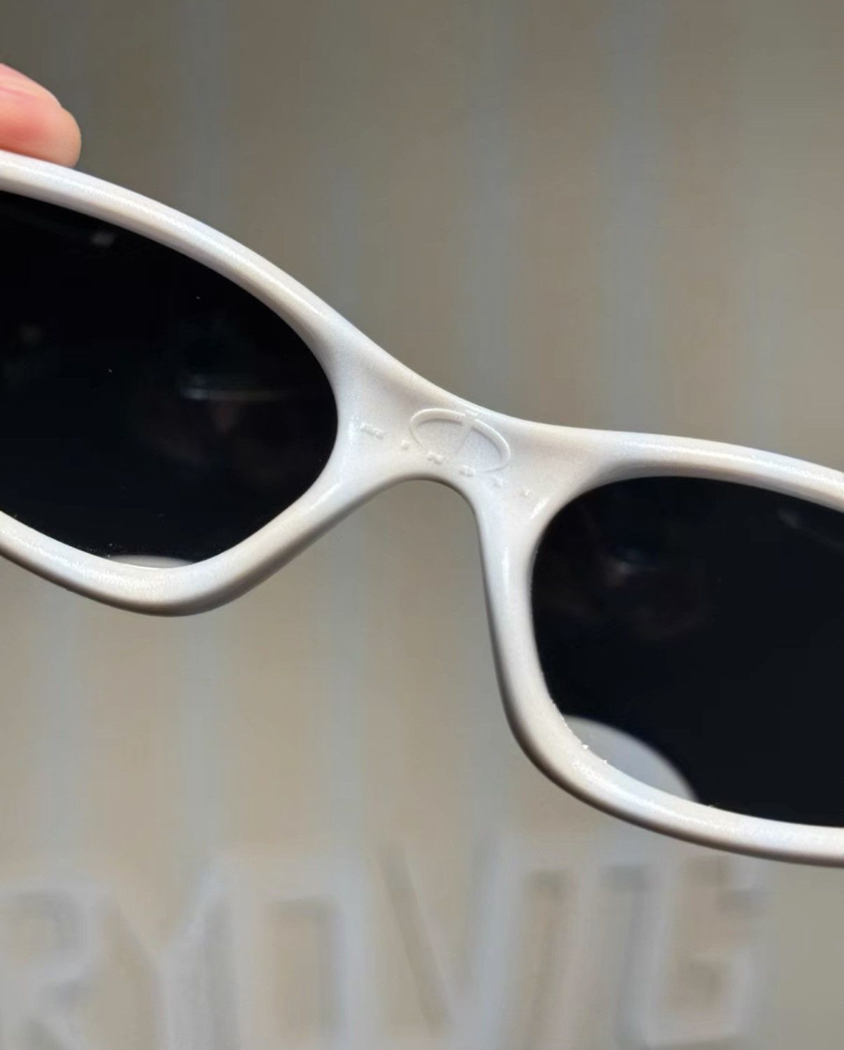 Oakley Oakley Minute 1st Gen Pearl White, Sports Sunglasses K24 Size ONE SIZE - 7 Thumbnail
