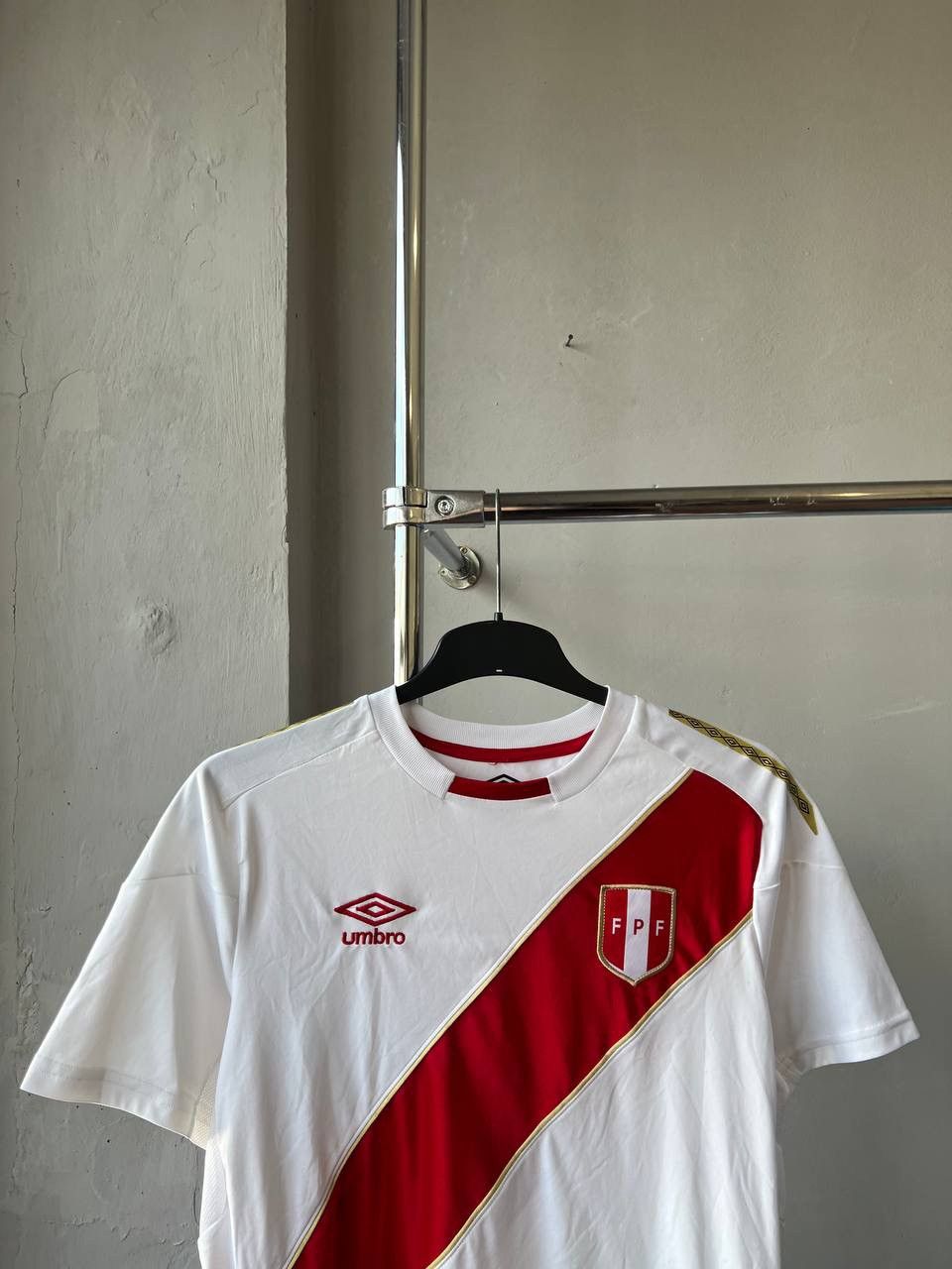 Umbro 2018 PERU NATIONAL TEAM HOME SOCCER JERSEY FOOTBALL SHIRT M Size US M / EU 48-50 / 2 - 3 Thumbnail