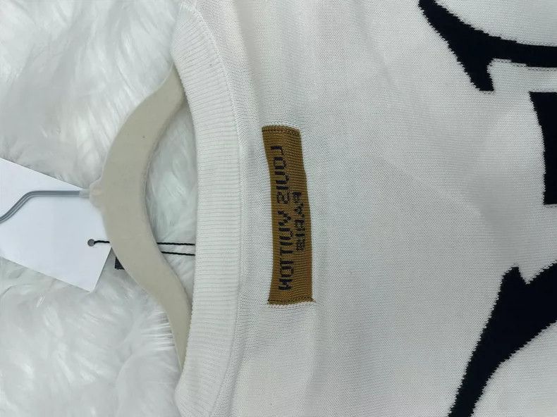 Louis Vuitton Louis Vuitton Twisted Logo knit short sleeves Size US M / EU 48-50 / 2 - 4 Thumbnail