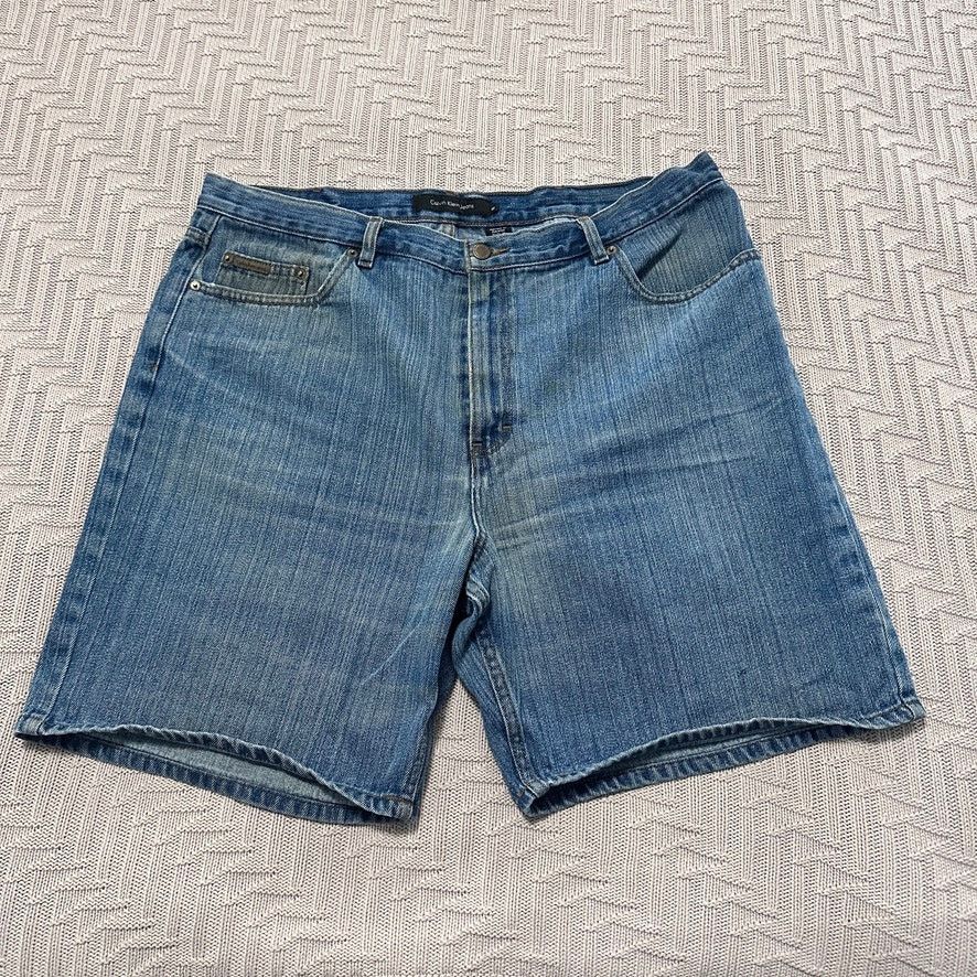 Calvin Klein Calvin Klein jean shorts size 40 Size US 40 / EU 56 - 1 Thumbnail