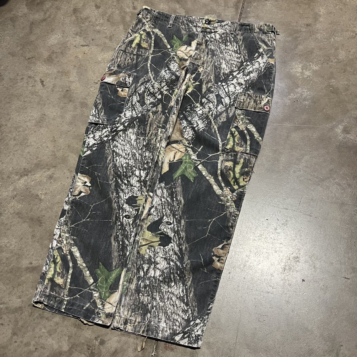 Cabelas Vintage Cabelas Camo Cargo Pants Hunting Woodland Baggy Y2K Size US 38 / EU 54 - 2 Thumbnail