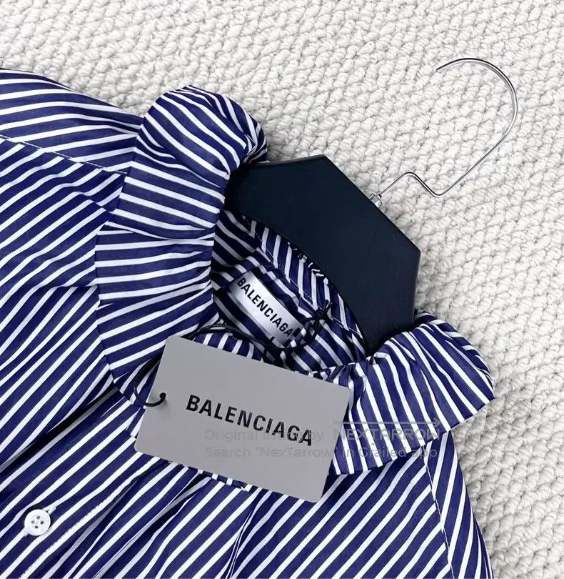 Balenciaga Balenciaga Navy and white striped shirt with newspaper pat Size XS / US 0-2 / IT 36-38 - 3 Thumbnail
