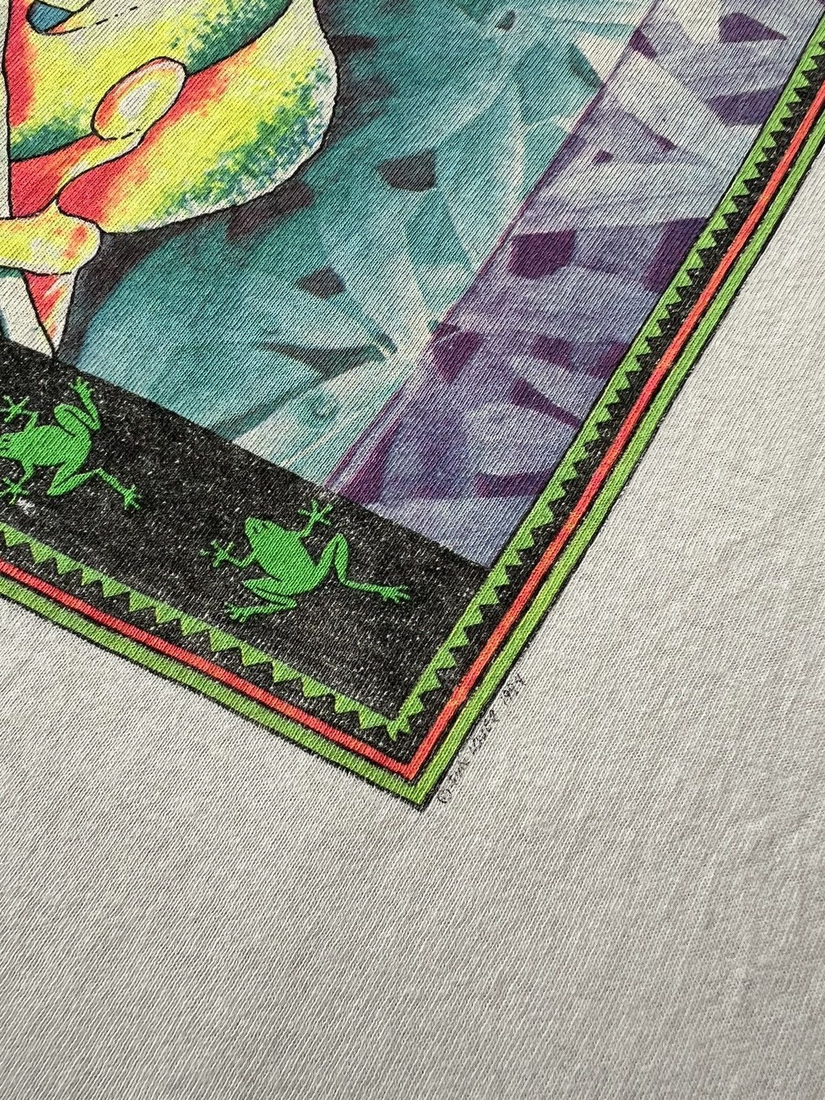 Vintage Vintage 90s Frog Rainforest Sun Lover Thrashed White T-shirt Size US XL / EU 56 / 4 - 19 Thumbnail