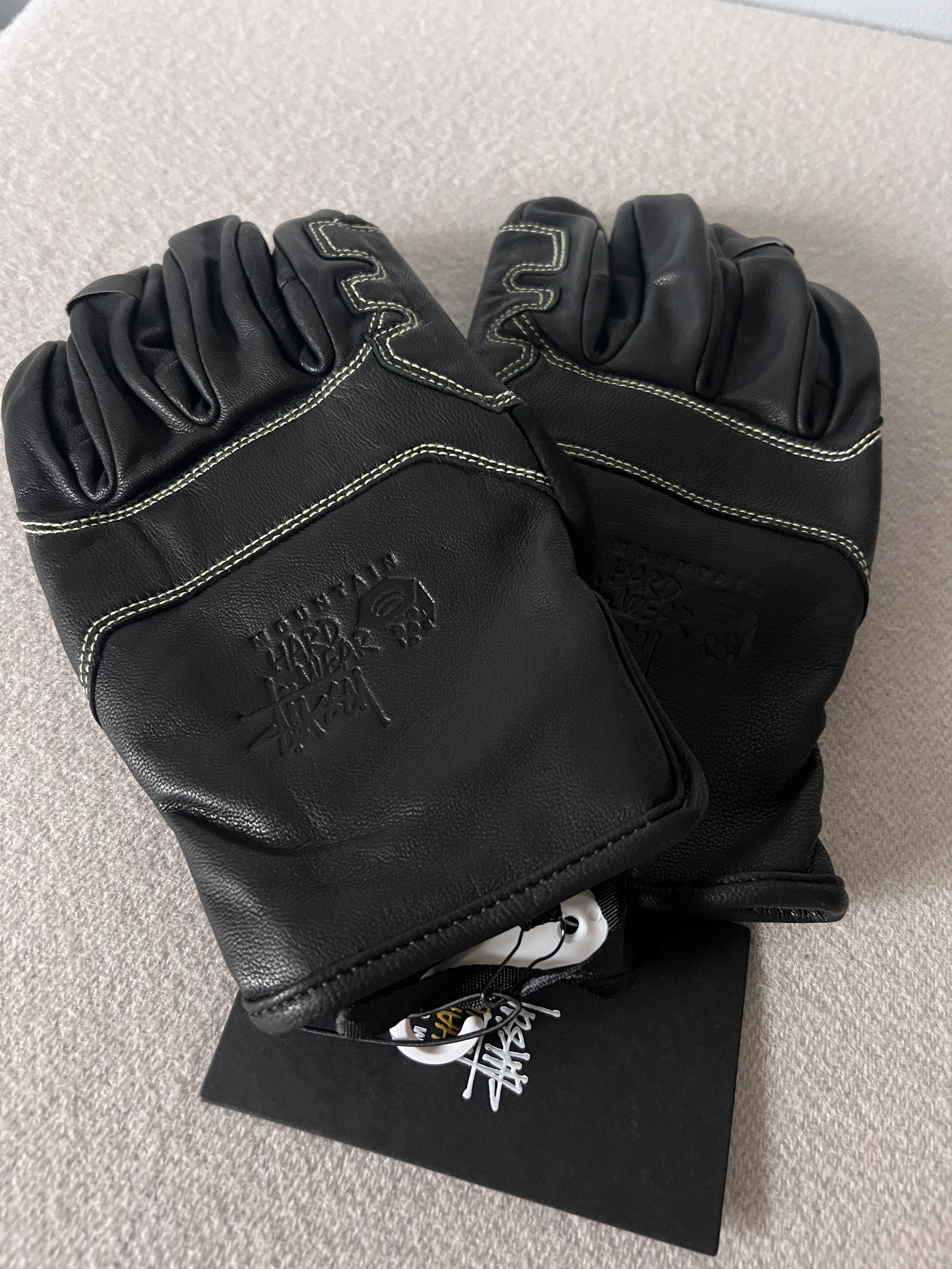 Mountain Hardwear × Stussy Stussy Mountain Hardware Powdergate Gloves in Black Size ONE SIZE - 2 Thumbnail
