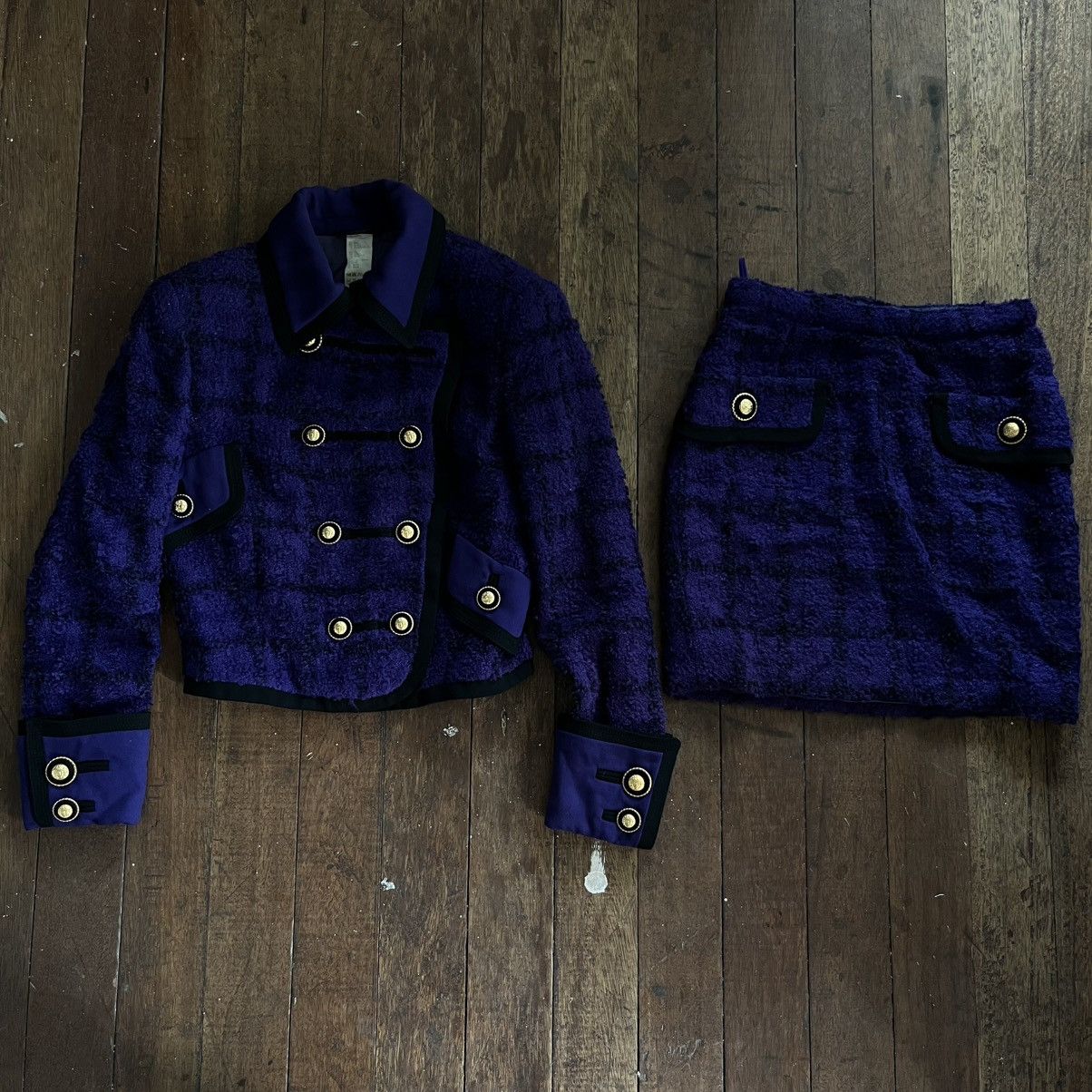 Versace FW 1993-1994 Gianni Versace Couture Boucle Jacket And skirt Size XS / US 0-2 / IT 36-38 - 1 Thumbnail