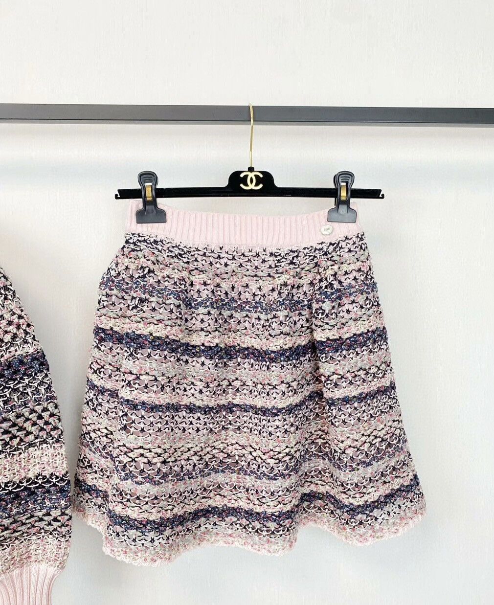 Chanel Chanel hollow-out sweater and skirt set Size S / US 4 / IT 40 - 4 Thumbnail
