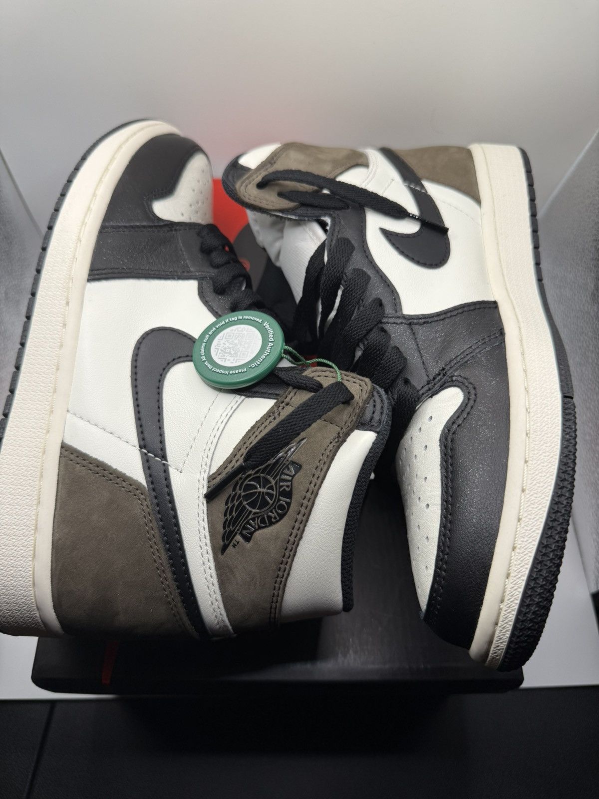 Jordan Brand Jordan 1 Retro High Dark Mocha Size US 9 / EU 42 - 8 Thumbnail