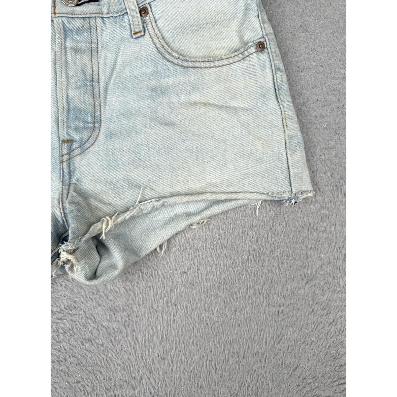 Levi's VINTAGE Levis 501 Shorts Womens 28 Light Wash Denim Premium Big E Button Fly Cutoff Size 28" / US 6 / IT 42 - 2 Thumbnail