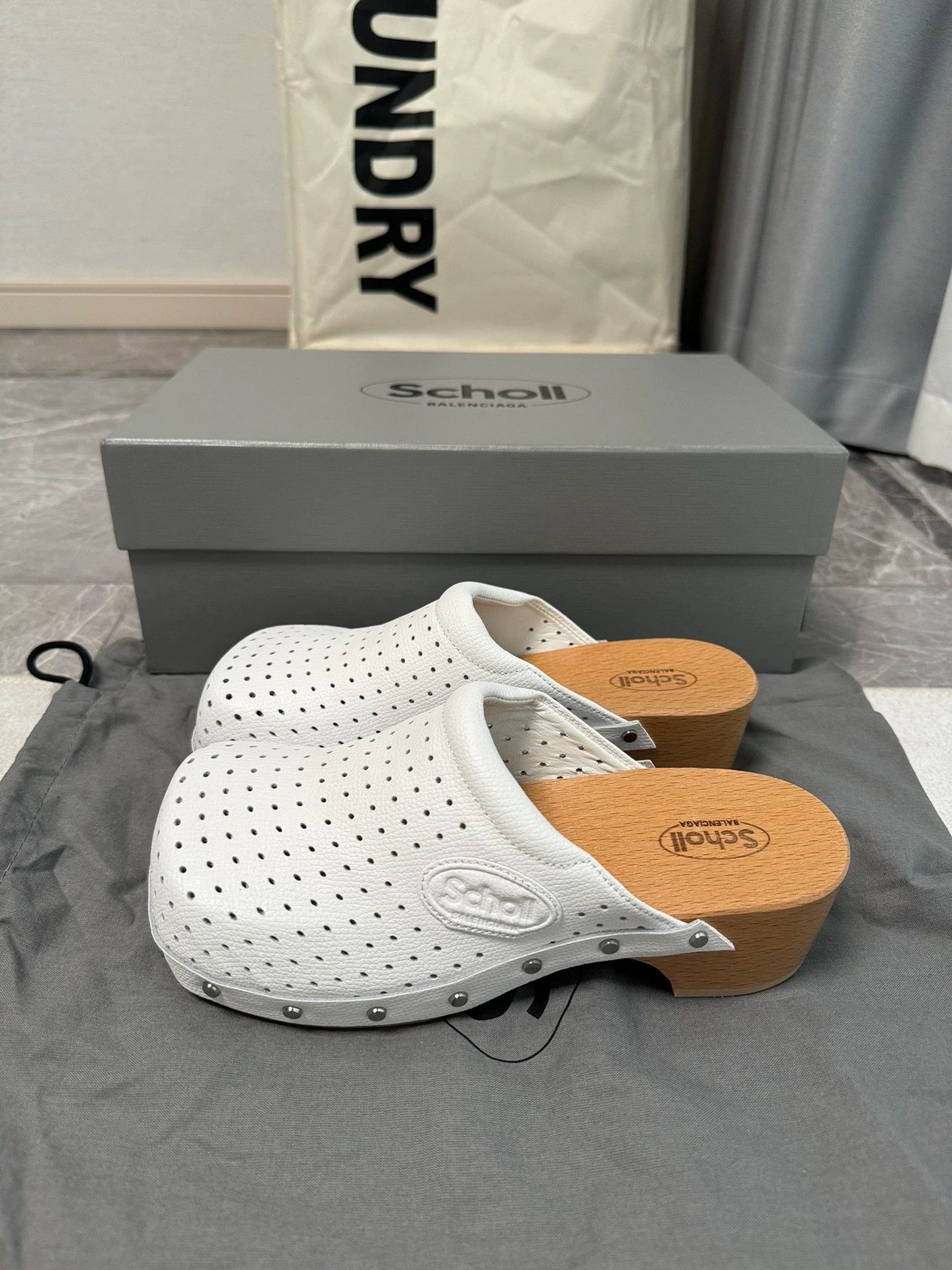Balenciaga Balenciaga 25 SCHOLL x Clogs 36 White Size US 5.5 / IT 35.5 - 1 Thumbnail