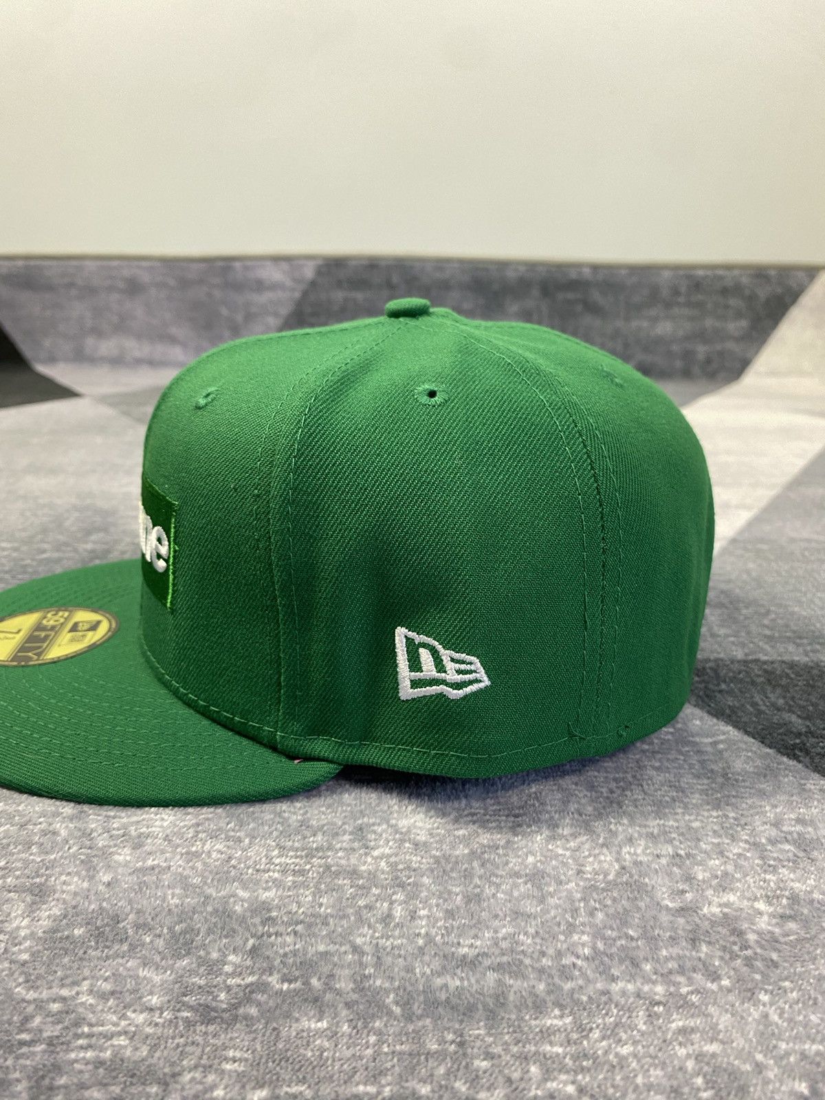 No Comp Box Logo New Era® 7-5/8 Green Supreme No Comp Box Logo New Era Green New Era × Supreme Supreme