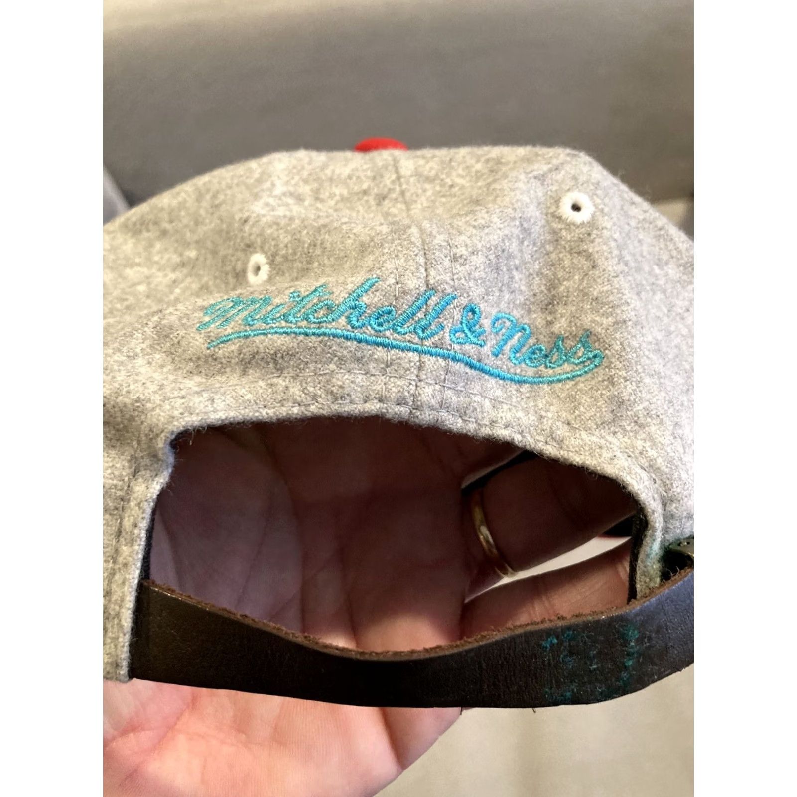 Mitchell & Ness VINTAGE Mitchell & Ness Wool Vancouver Grizzlies Snapback Embroidered Adjustable Men Gray Cap Size ONE SIZE - 3 Thumbnail