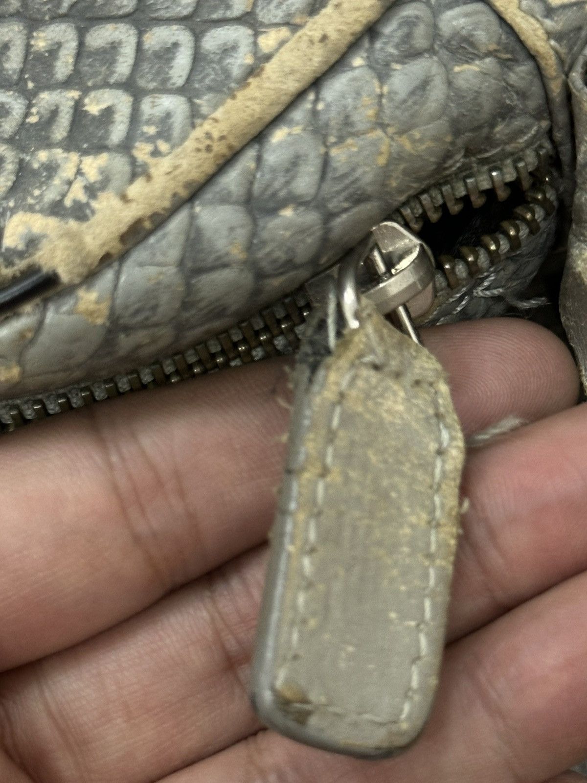 Emporio Armani Vintage 1990 Emporio Armani Fish Leather Sling Bag Size ONE SIZE - 12 Thumbnail