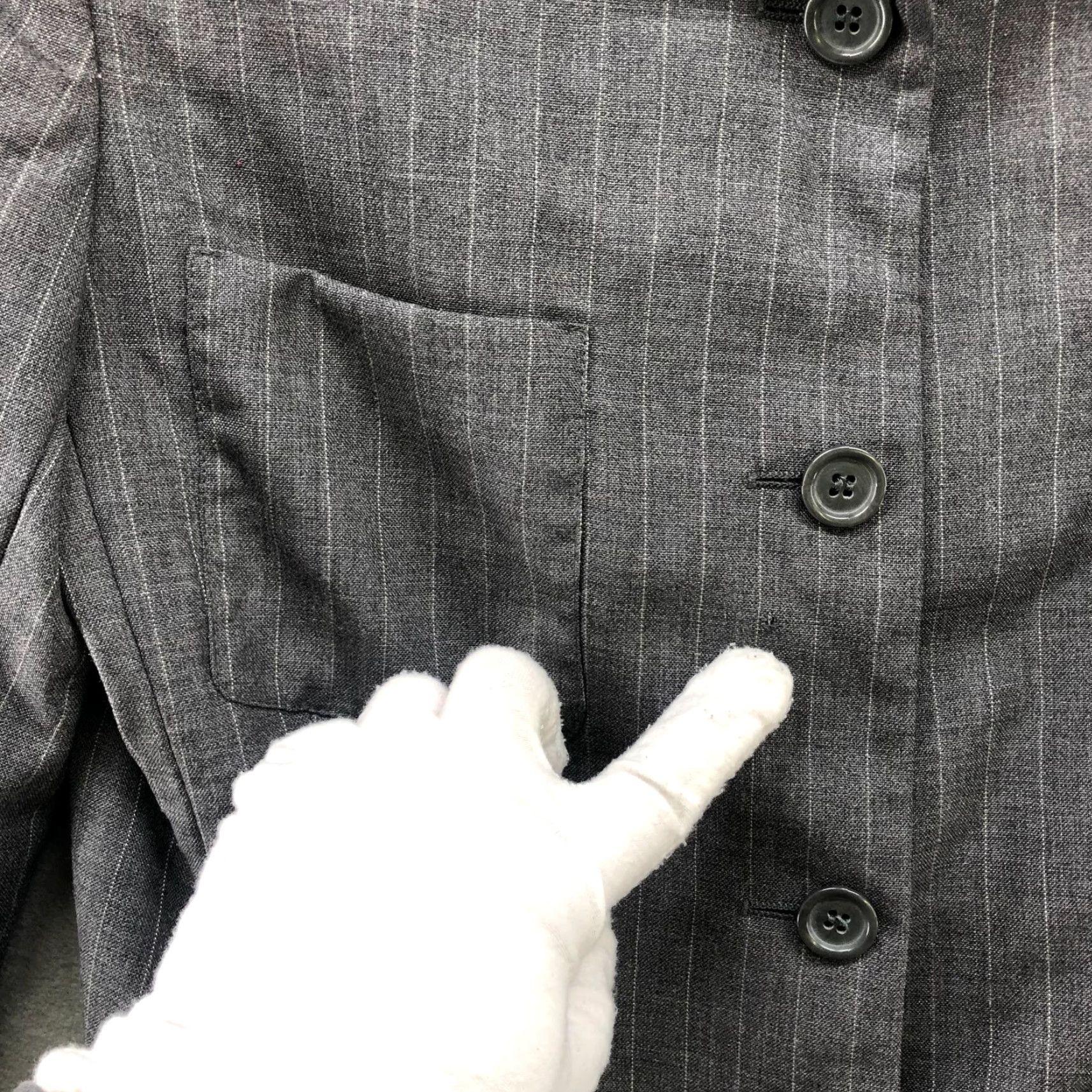 Vintage VINTAGE Studio Milano Blazer Jacket Women 100% Wool Gray Pinstripe Size 8 Woolen, Italian Made, 90s Business Formal Womens Blazer Size M / US 6-8 / IT 42-44 - 2 Thumbnail