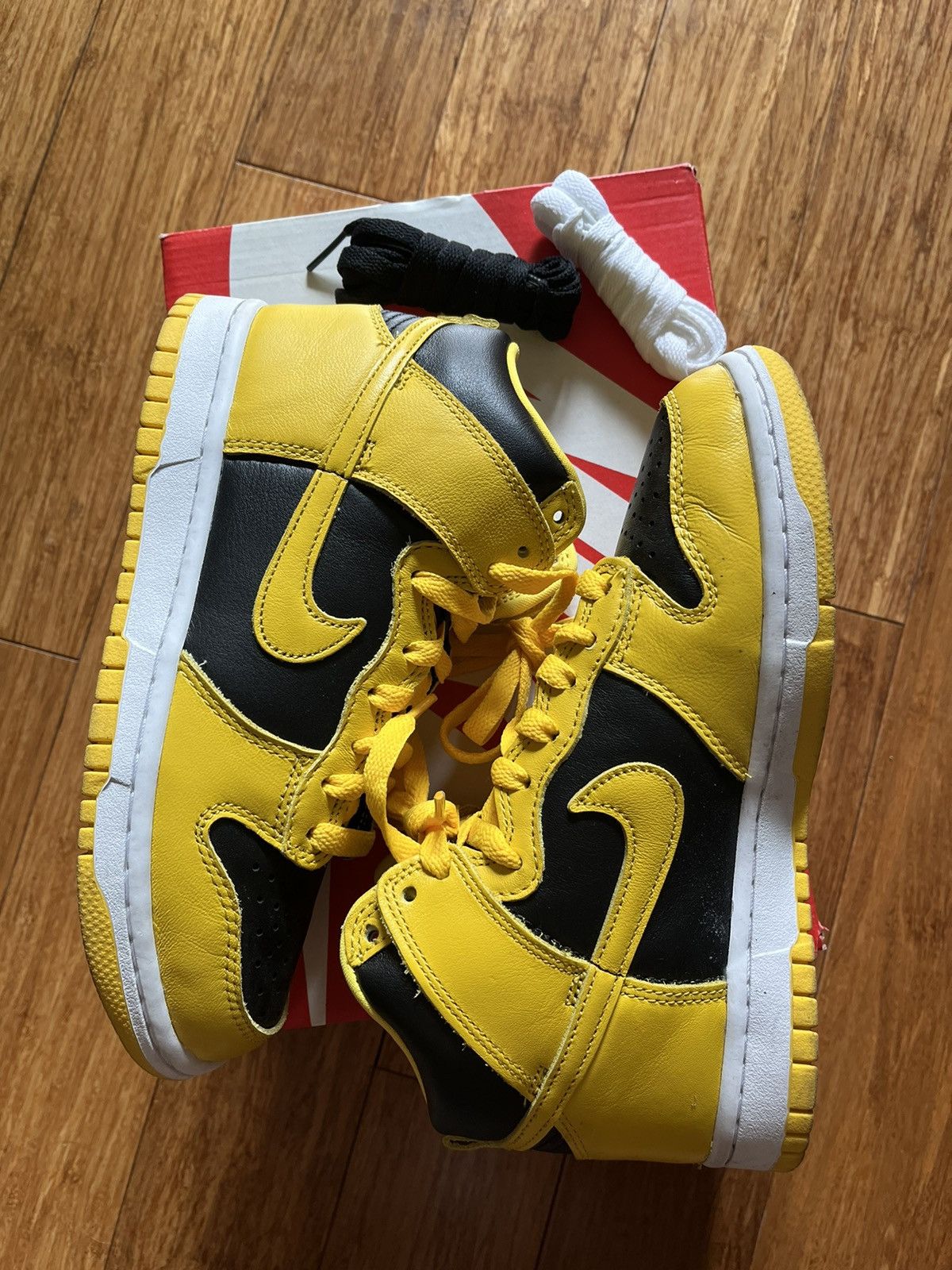 Nike US 5 Nike dunk high sp Iowa 2020 yellow black Size US 5 / EU 37 - 4 Thumbnail